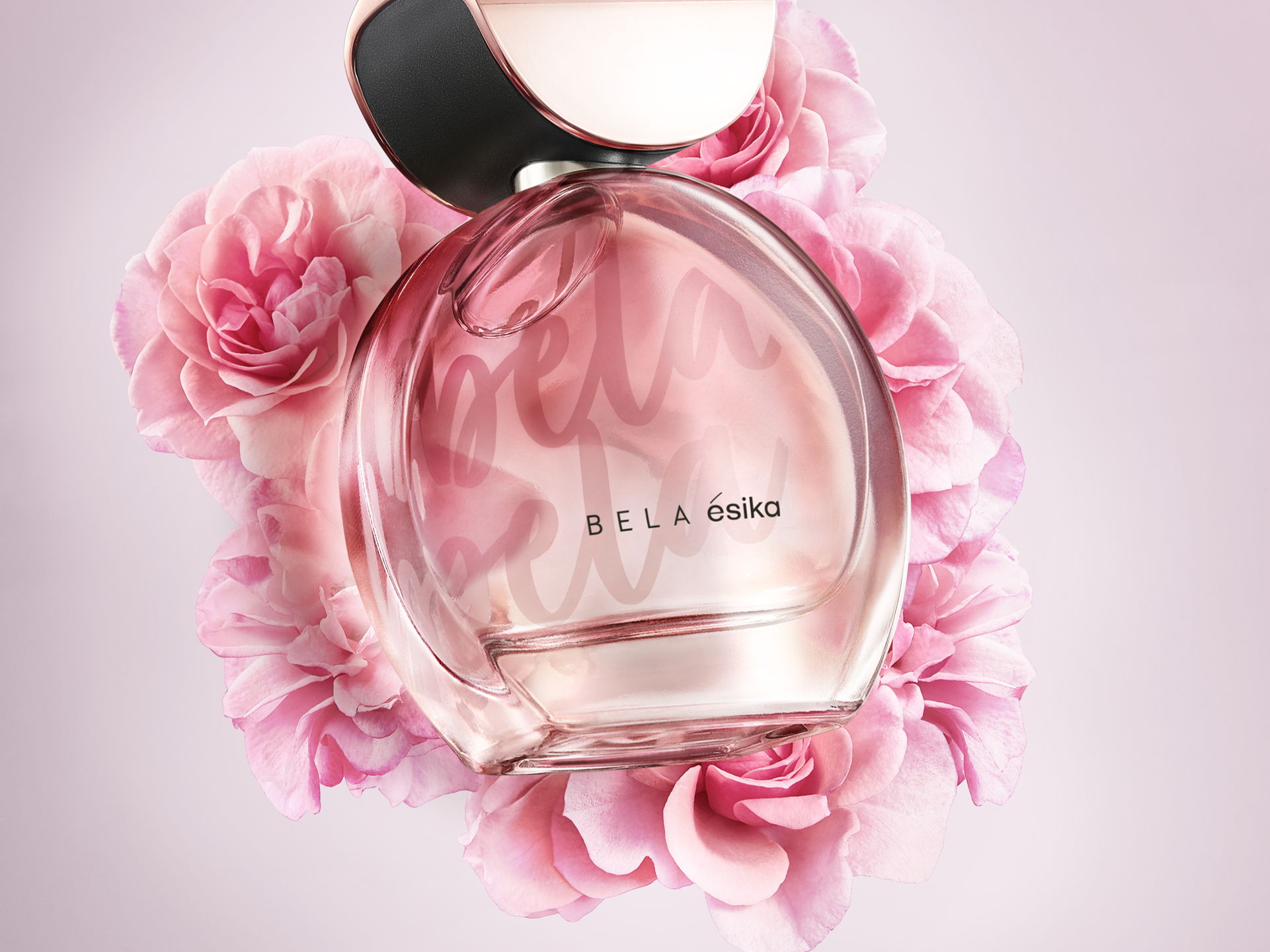 Festeja la elegancia y esencia de mamá con BELA, la nueva fragancia de Ésika