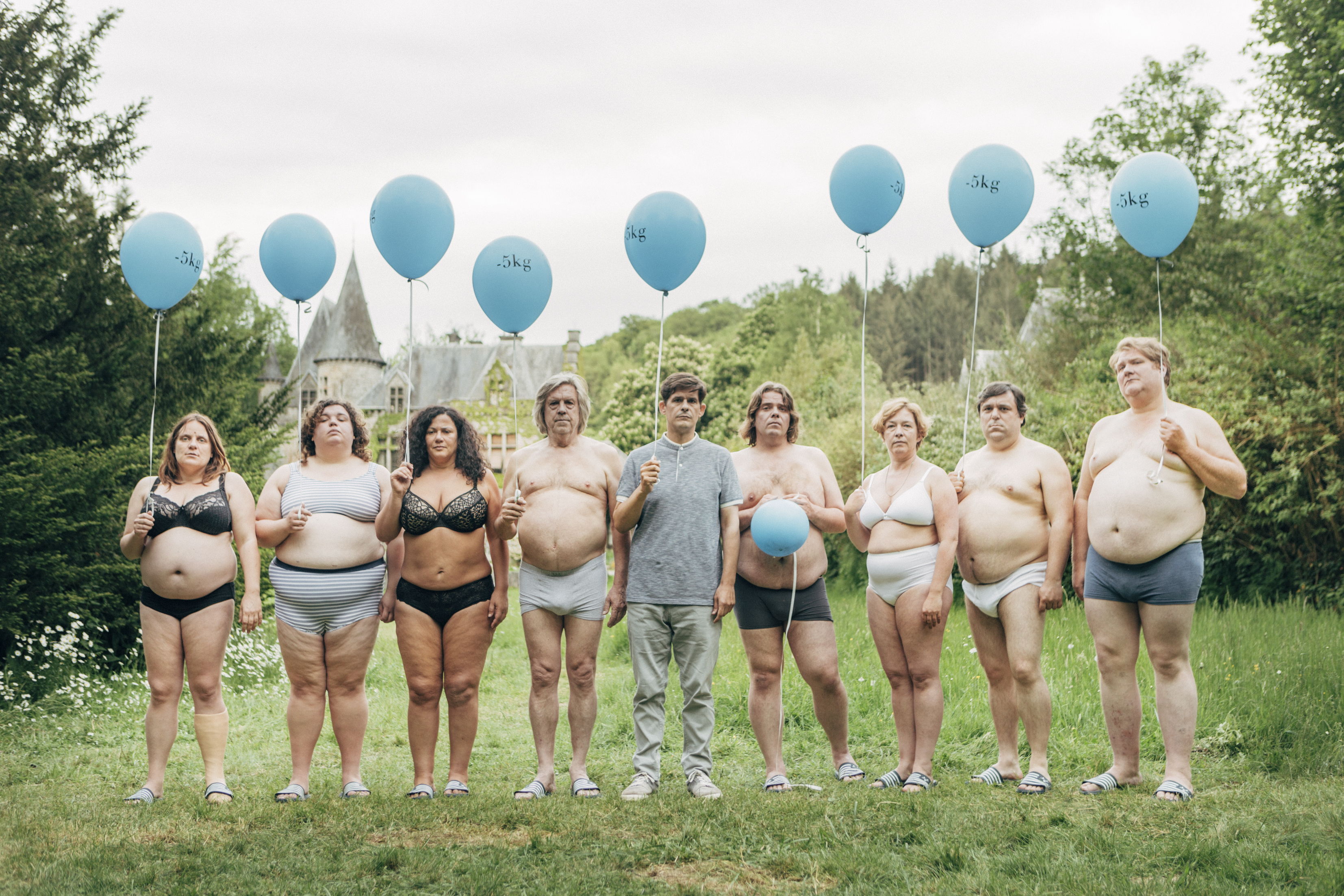 Vlnr: Ruth Beeckmans (Evi), Marjan De Schutter (Indina), Hilde Destoop (Bea), Titus Muizelaar (Jan-Willem), Tom Ternest (Bart), Benny Claessens ​ (Geoffrey), Isabelle Van Hecke (Martine), François Neycken (Guy), Dominique Van Malder (Raf). Albatros ┬® De Wereldvrede _ Eva Vlonk