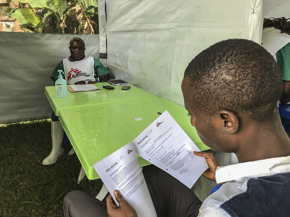 Participants to the vaccination in Bikoro receive information on the vaccine before consenting, and will be carefully monitored over a period of time. Participation is voluntary and the vaccination is free. Taken 28 May 2018, released 29 May 2018. Credit Louise Annaud/MSF Participants to the vaccination in Bikoro receive information on the vaccine before consenting, and will be carefully monitored over a period of time. Participation is voluntary and the vaccination is free. Taken 28 May 2018, released 29 May 2018. Credit Louise Annaud/MSF