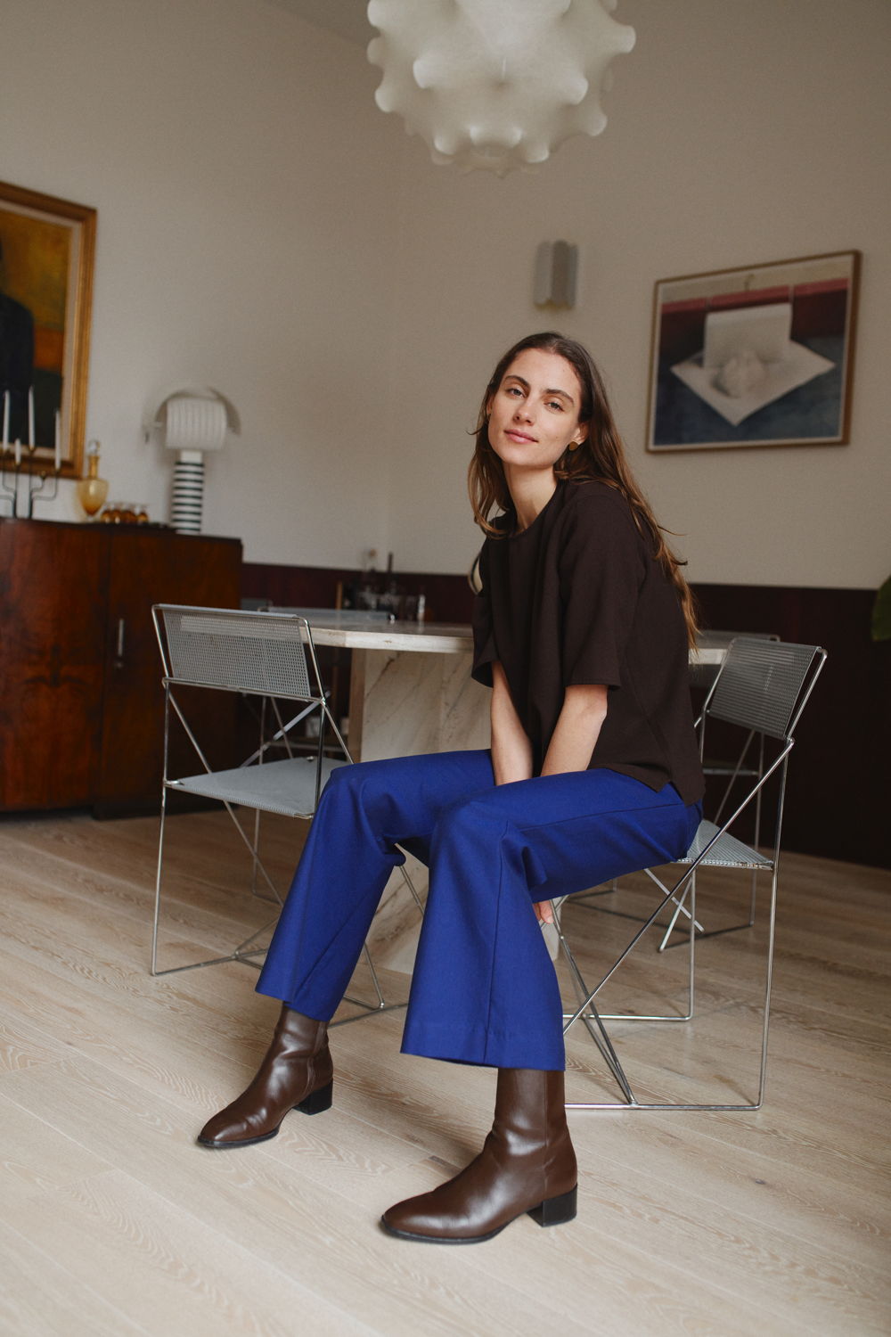 Mardi editions - SS23 - Top Daphne Crepe de laine Chocolat (150€) Pantalon Alex Coton Bleu klein (175€) (2)