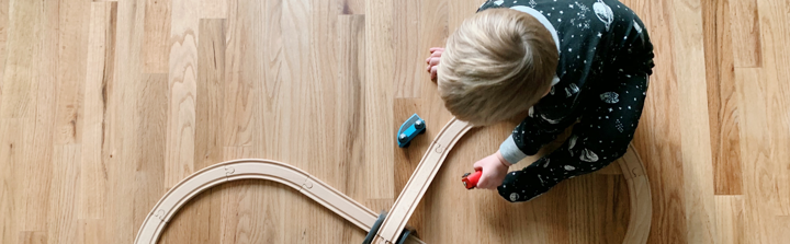young-boy-plays-with-toy-trains-on-the-ground-HDBXDXQ.jpg