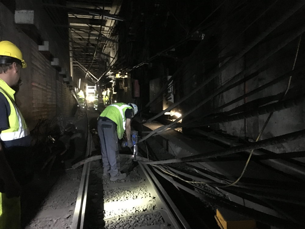 Over 350 meter zijn kabels van de stroomvoorziening losgekomen.