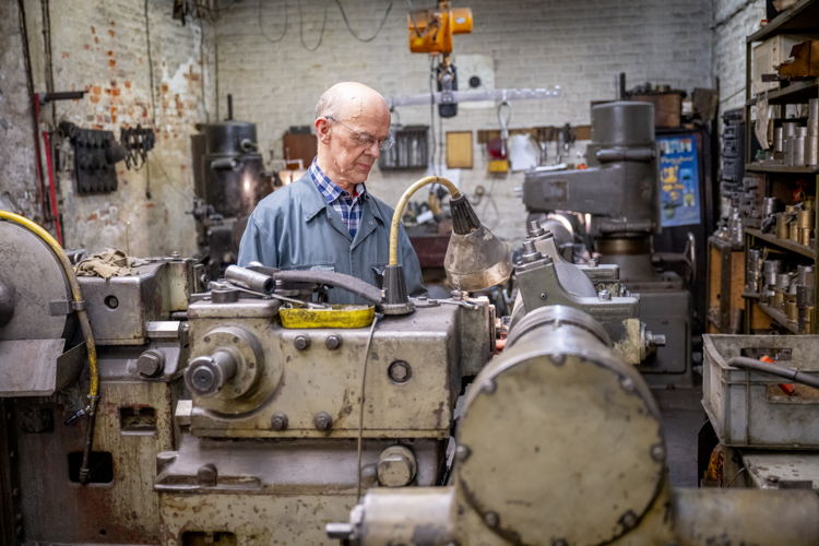 Roger Bonte in zijn atelier