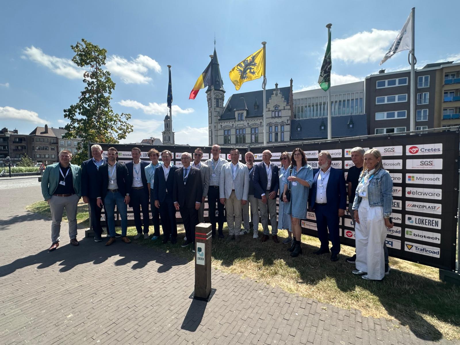 Primeur: C-biotech en Trafiroad plaatsen in Lokeren eerste circulaire en CO₂-negatieve verkeerspaal