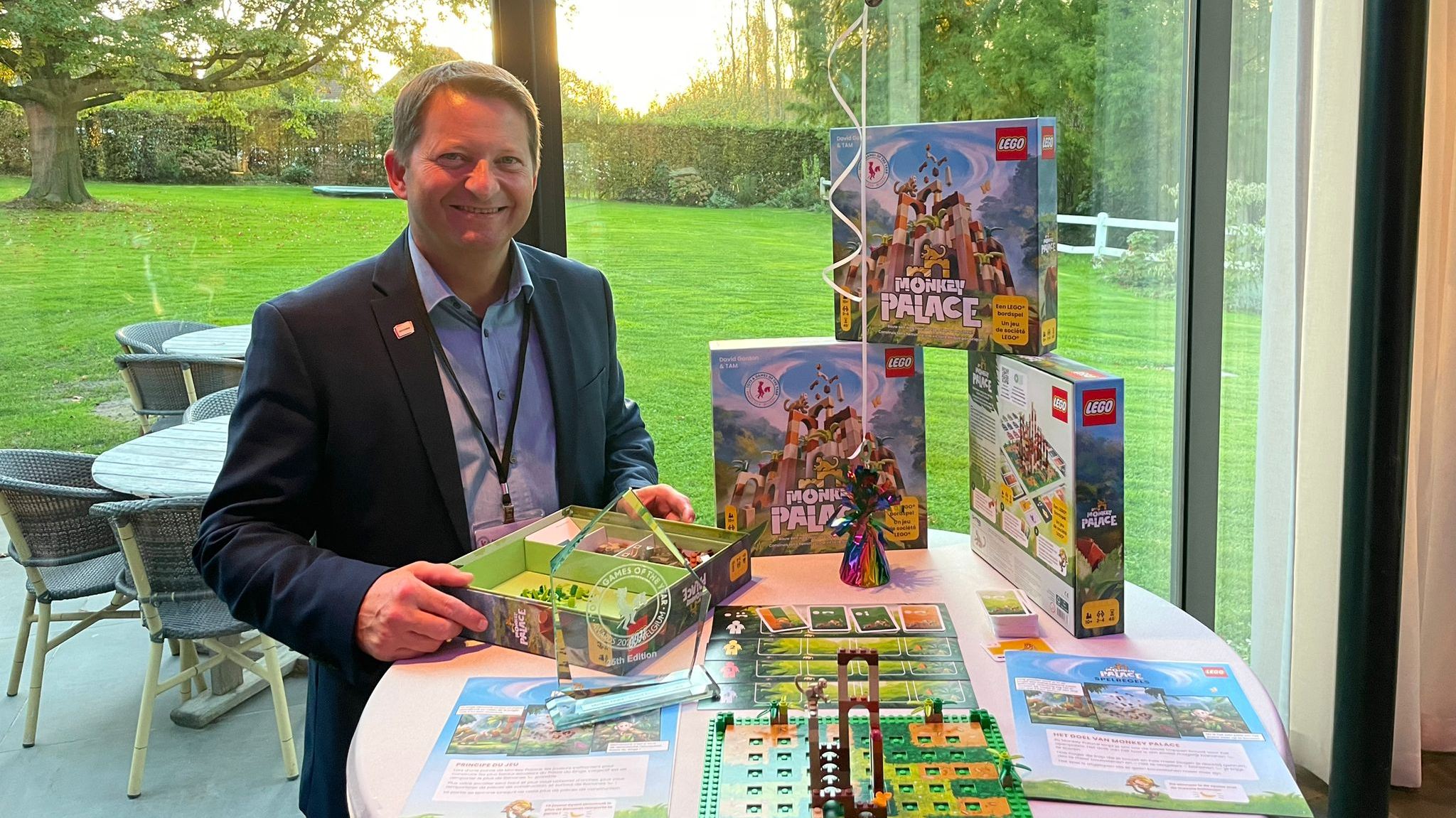 Bert De Smet, directeur van Asmodee, neemt de prijs voor Monkey Palace © in ontvangst