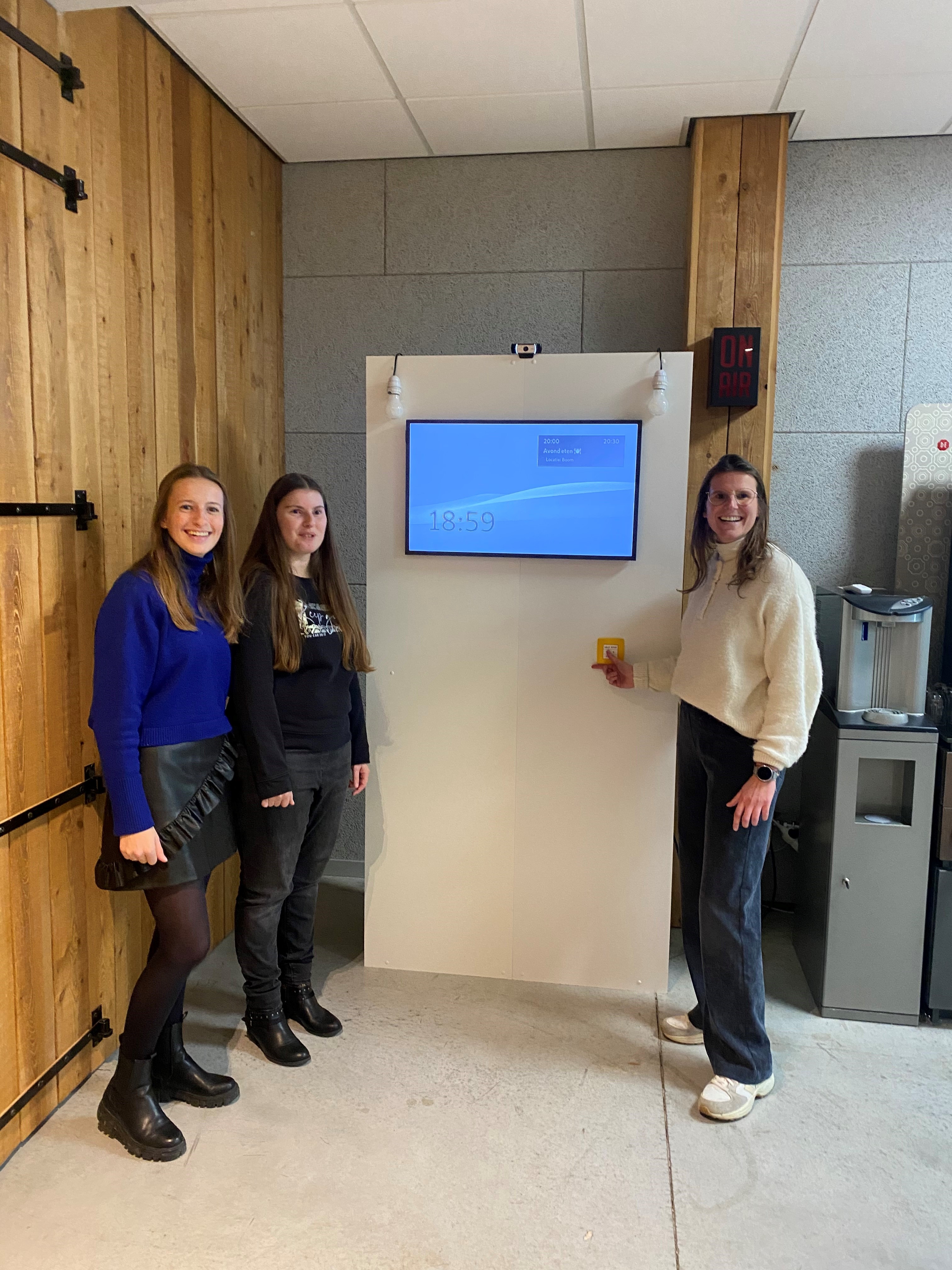 Lisa Slisli (Userfull), Laura De Maeyer (toekomstige bewoonster van Toontjeshuis Boom), Lara Vandecappelle (Toontjeshuis)