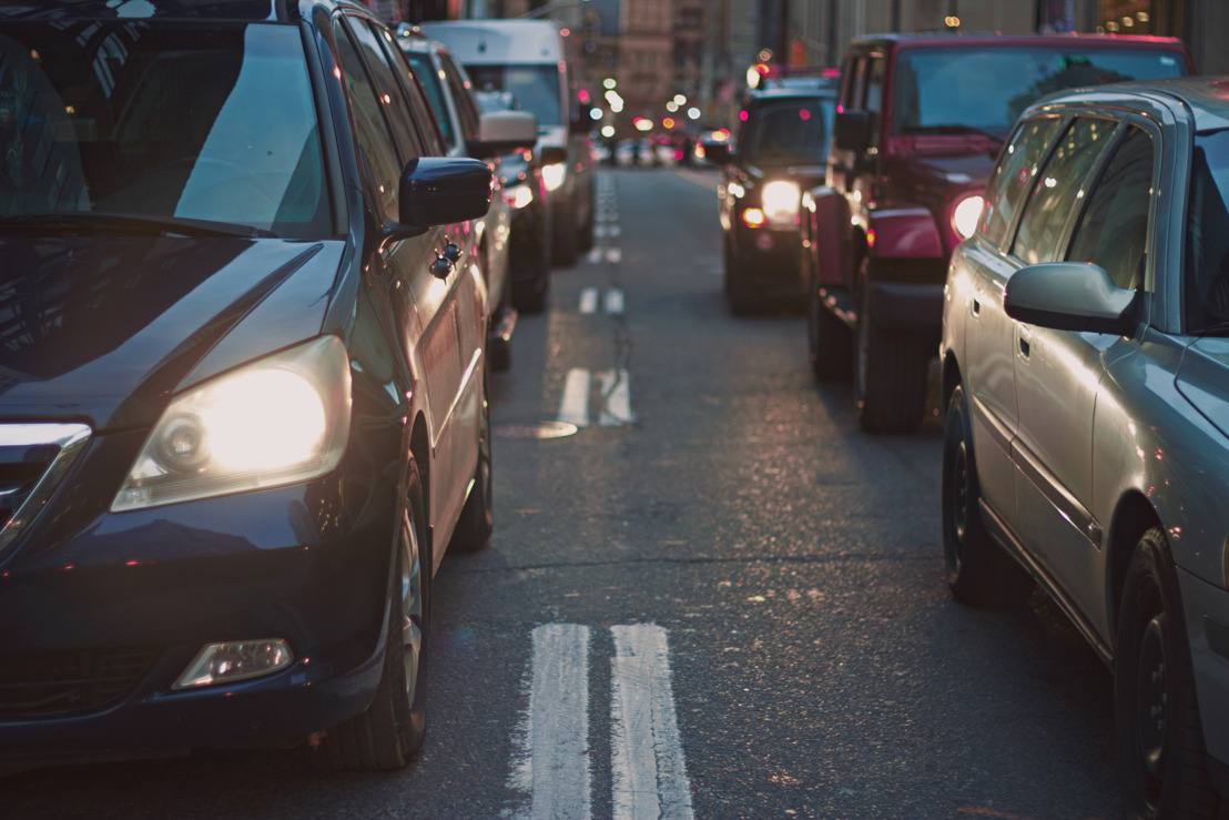 Octobre, le pire mois pour les embouteillages : plus de la moitié* des travailleurs refusent d'échanger leur voiture contre une alternative verte