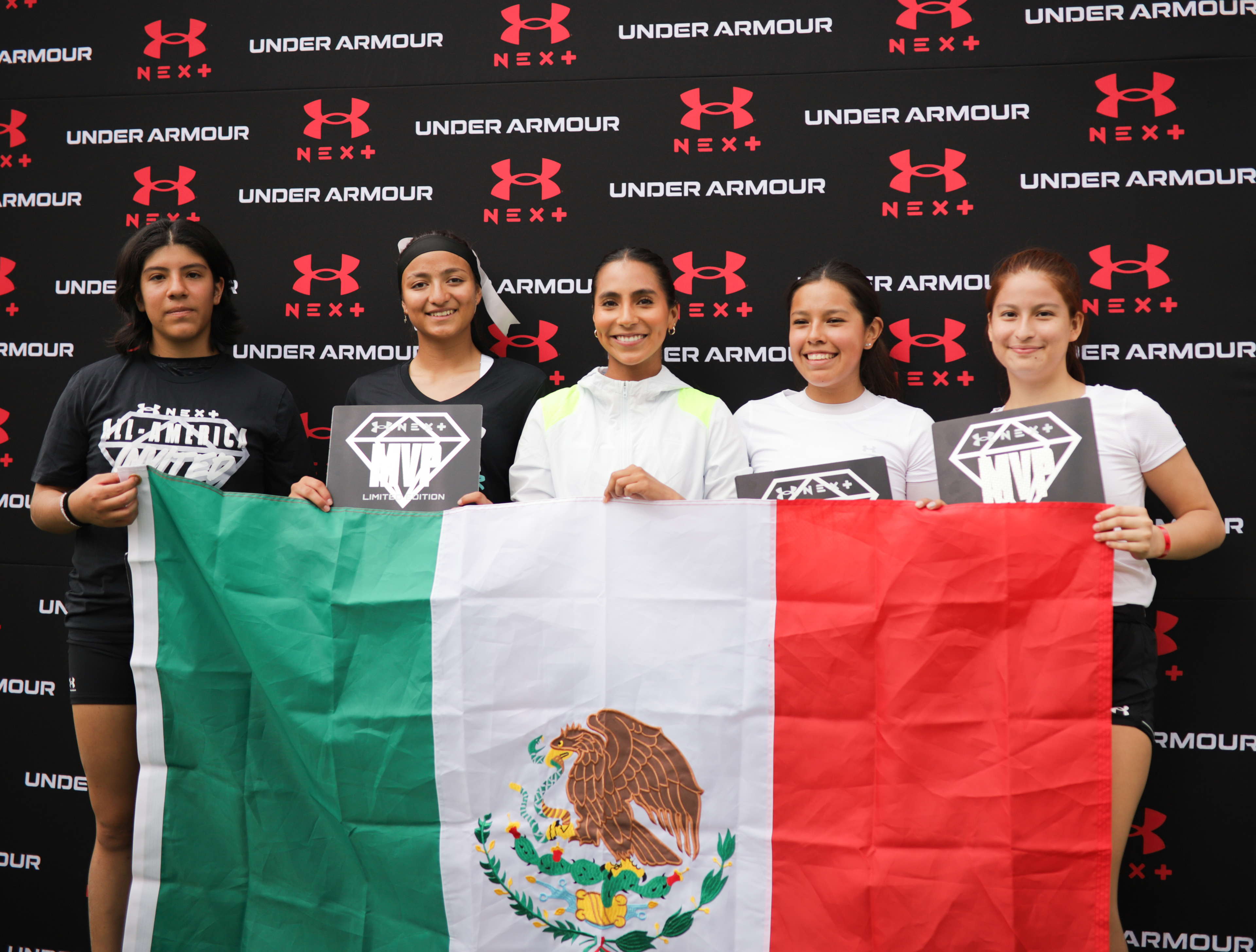Under Armour y Diana Flores Hacen Historia con un Innovador Campamento de Flag Football en México 