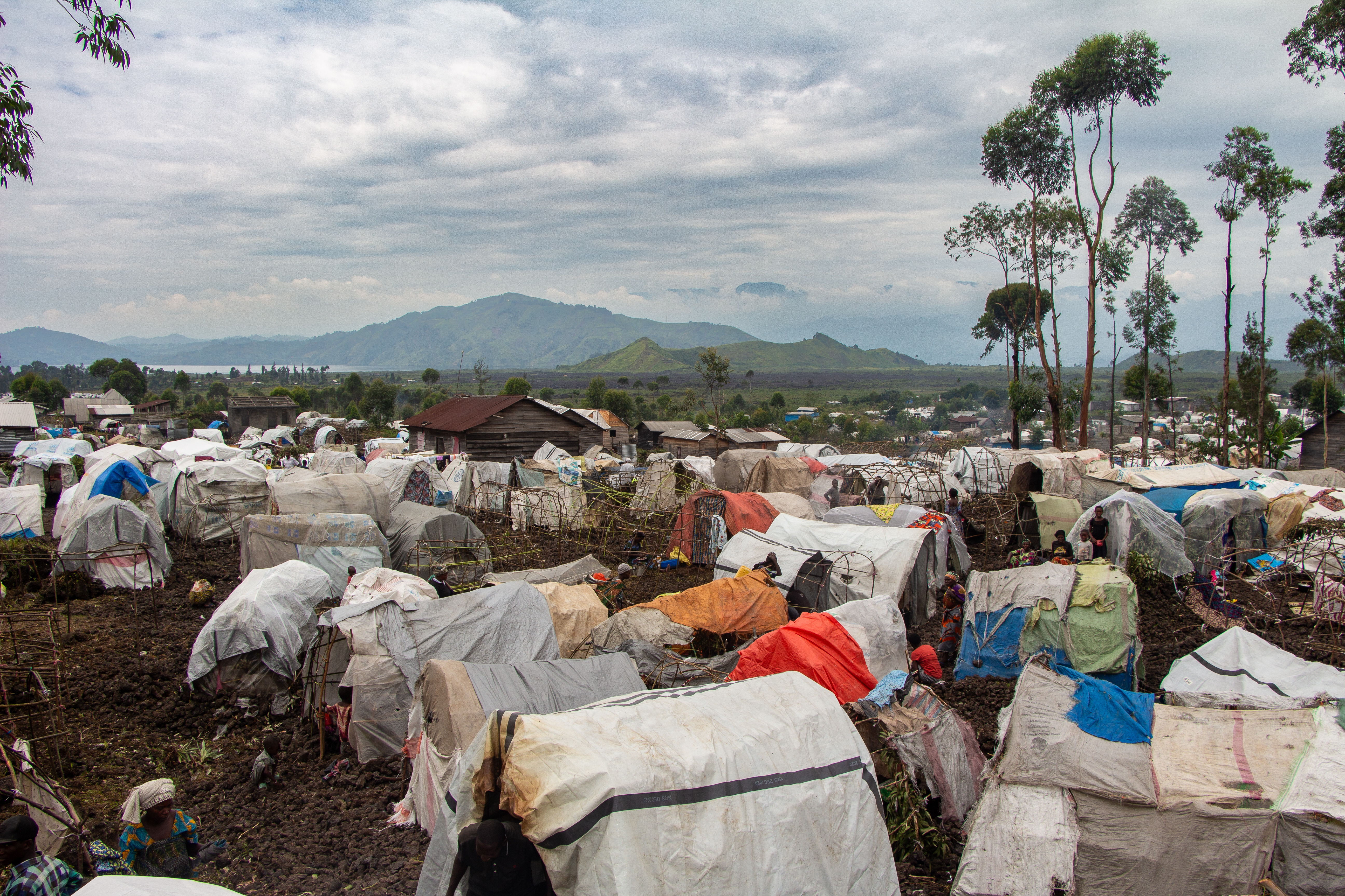 Below to the west, a camp of fighters has been set up, and at night they exchange gunfire that frightens the displaced civilian population. On the first hill opposite and to the Photographer: Marion Molinari |Location: DRC |Date: 17/02/2024