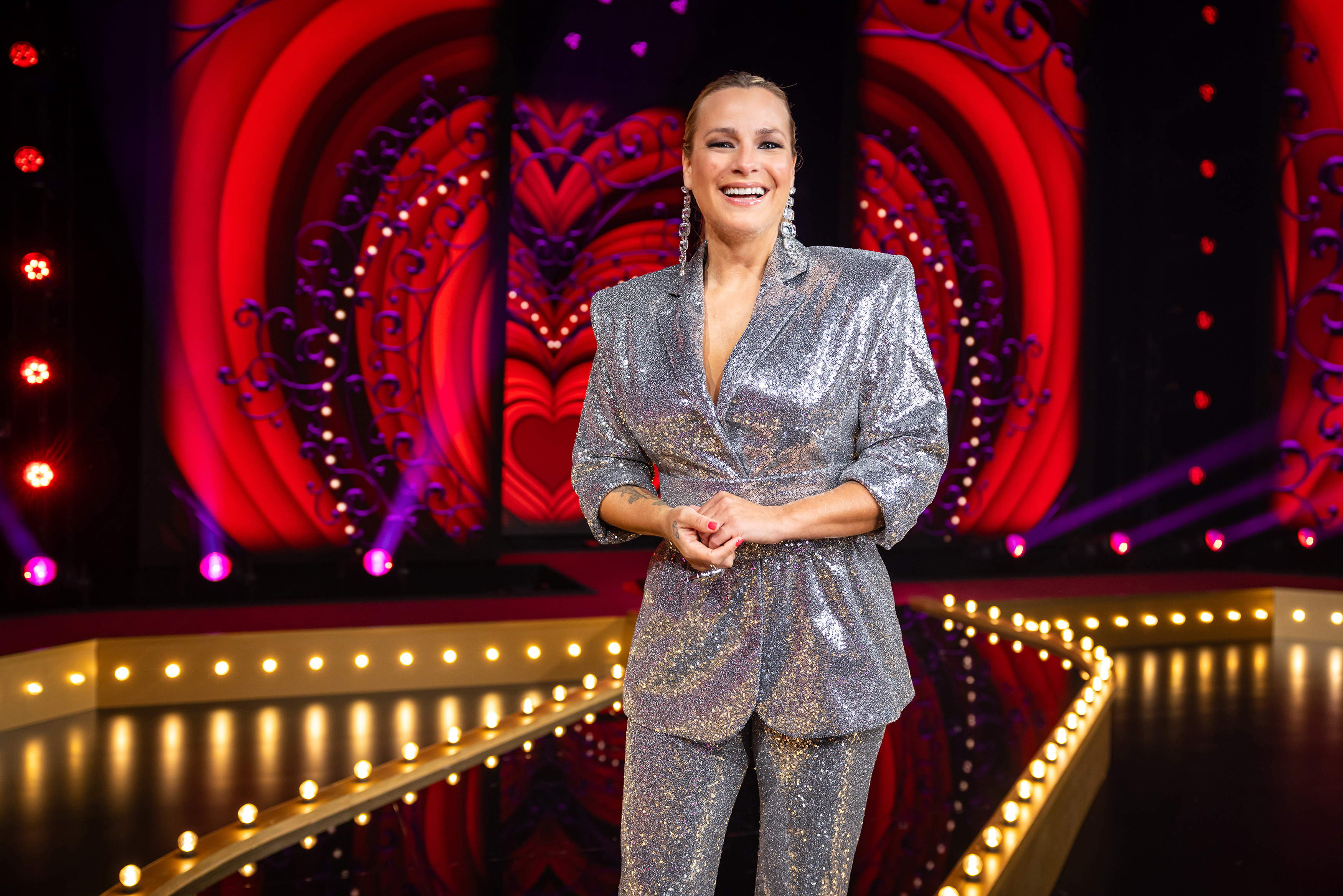 Zestien bekende Vlamingen schitteren als mysterieuze drag queens in Make Up Your Mind 