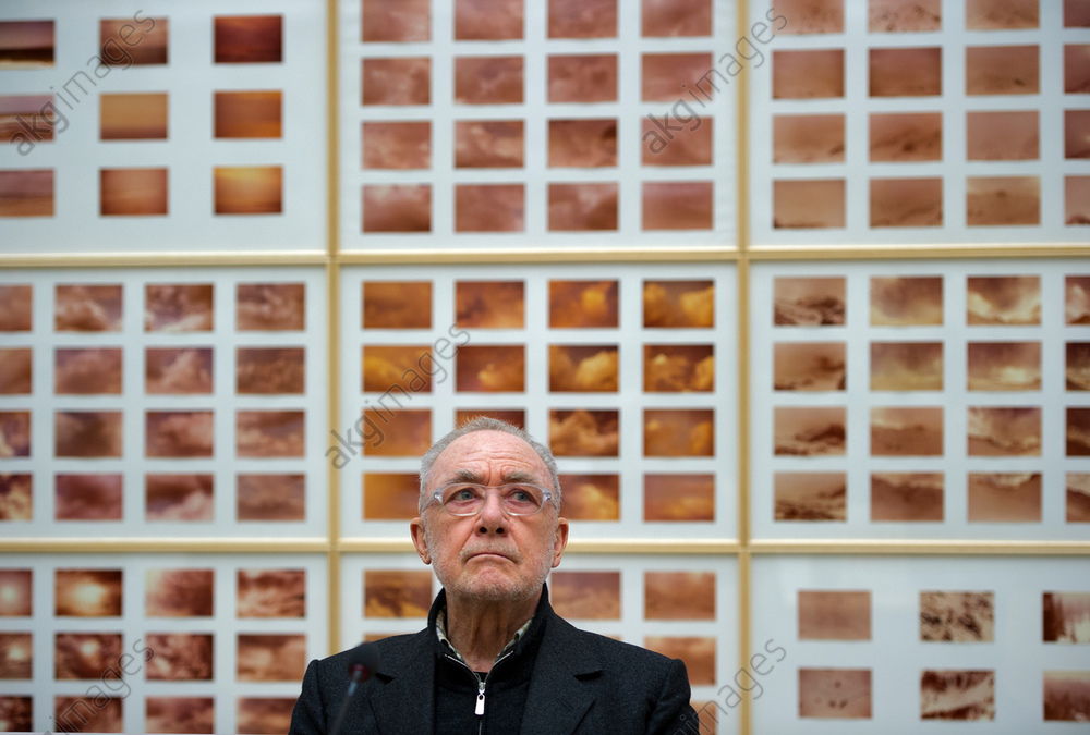 Gerhard Richter à l'exposition “Gerhard Richter Atlas” au Lipsiusbau à Dresde en 2012. © Arno Burgi / dpa / akg-images 
