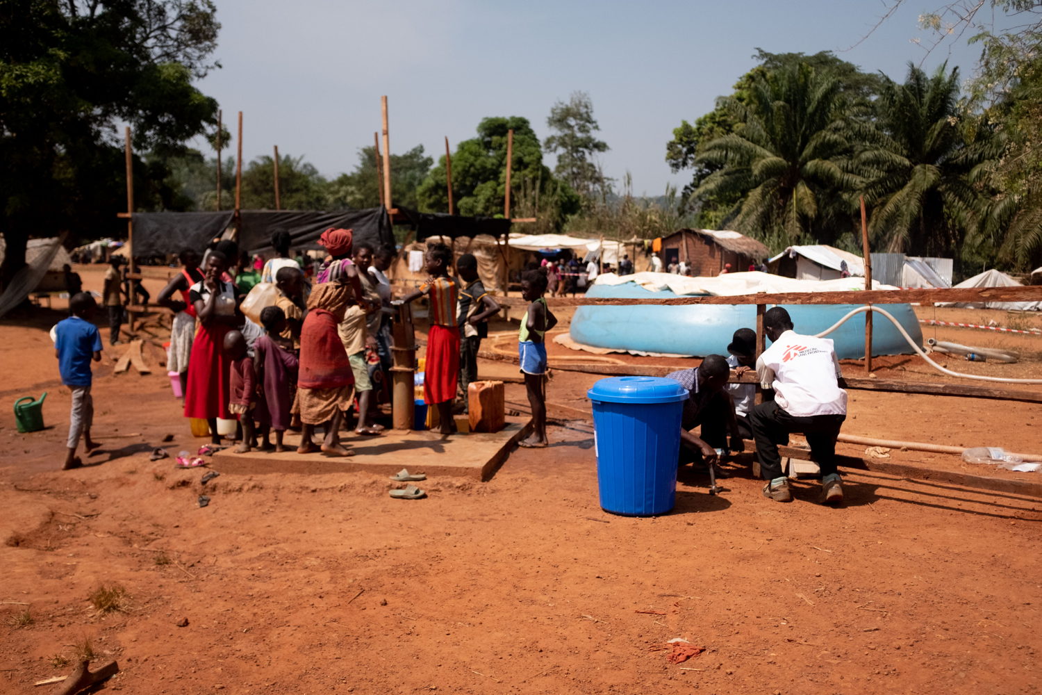 MSF has installed one 30- and two 15-cubic metre water tankers to provide water purification in Ndu, northern DRC. Copyright: Marco Doneda/MSF