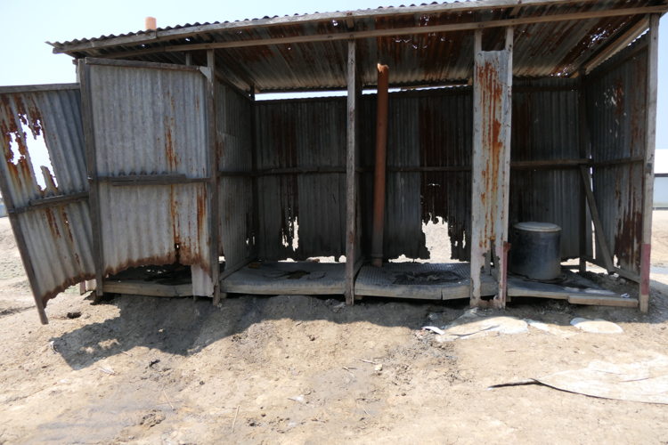 A recent survey conducted by MSF shows that Bentiu IDP camp has only one functional latrine to each 200 residents. This is ten times below the international standard. Among the issues, there is lack of doors and latrines are completely full. Copyright: Damaris Giuliana/MSF