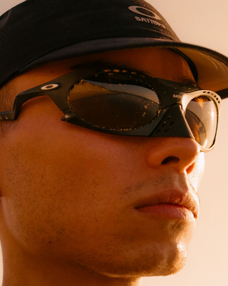 OAKLEY x SATISFY COLLECTION - PEACESHELL™ RUNNING CAP AND PLANTARIS