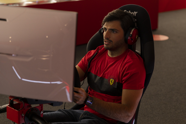 Des places limitées sont disponibles pour le championnat Ferrari Velas Esports Series à l’approche des courses de qualification en présence de Carlos Sainz