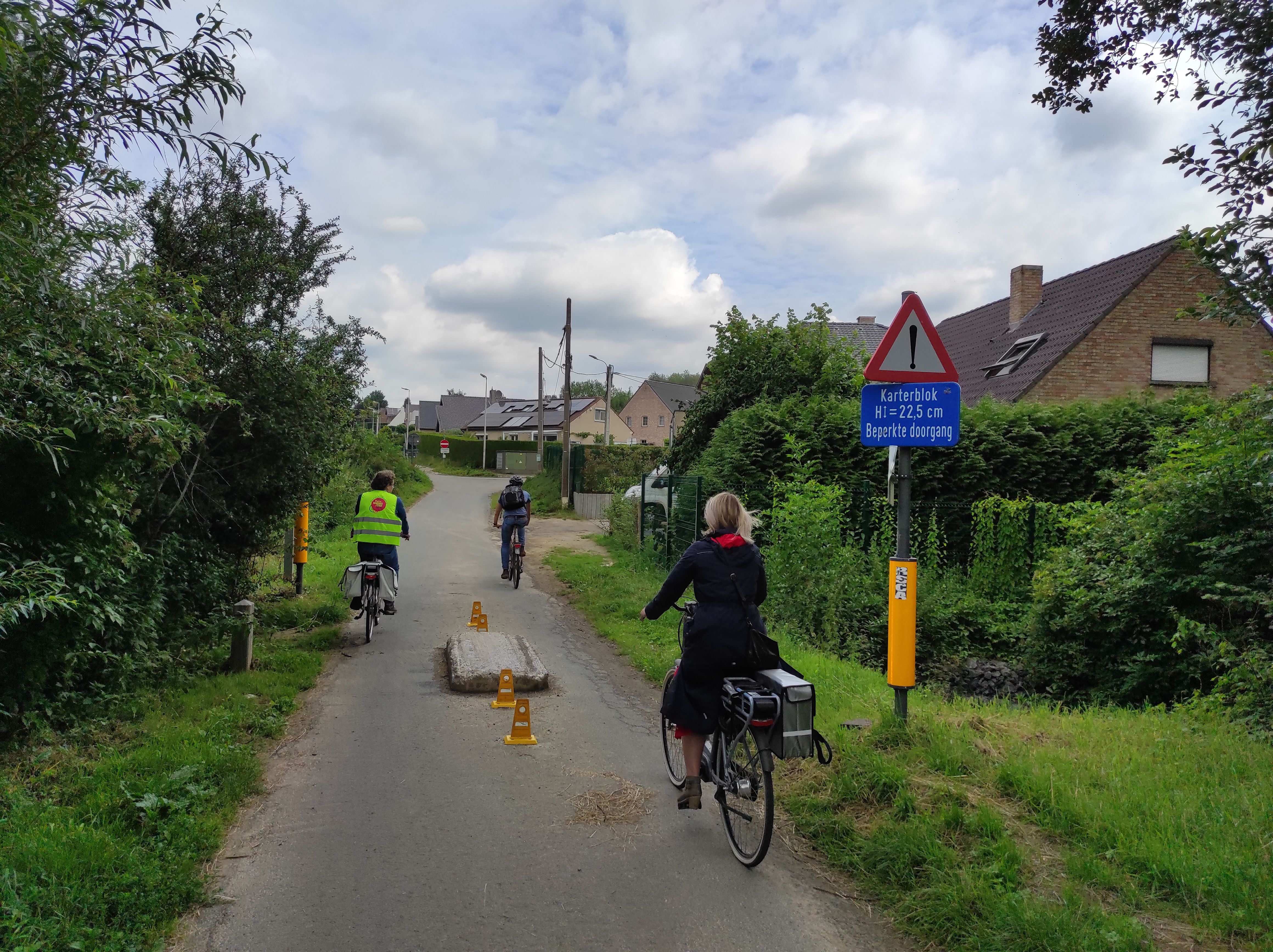 ​ ​ ​ ​ ​ ​ ​ ​ ​ ​ ​ ​ ​ ​ ​ ​ ​ Deze tractorsluis op de smalle Zobbroekweg zorgt nu al voor een veilige en vlotte fietsverbinding in Sint-Pieters-Leeuw