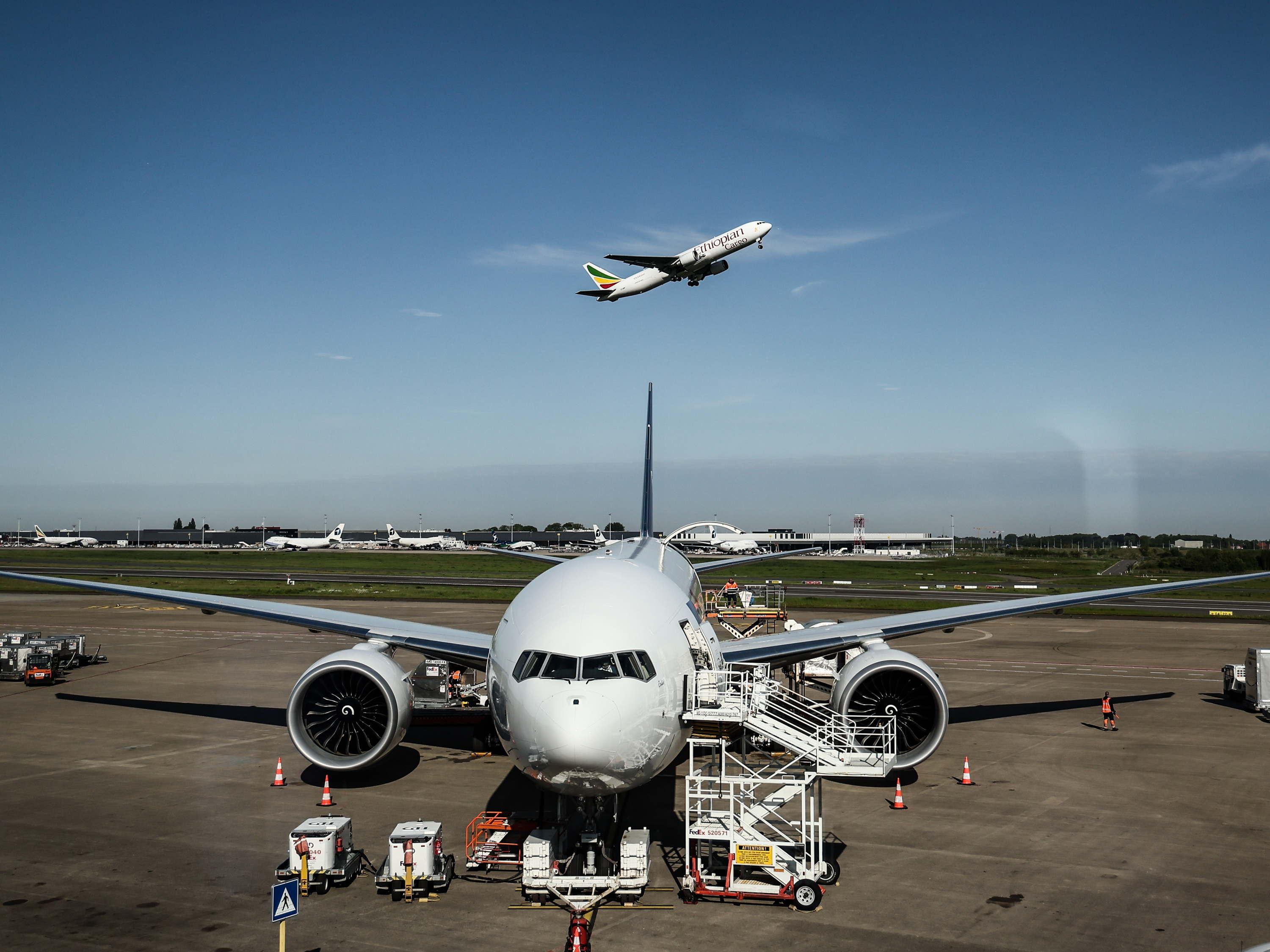 Nine municipalities challenge new Liège Airport permit at Council of State