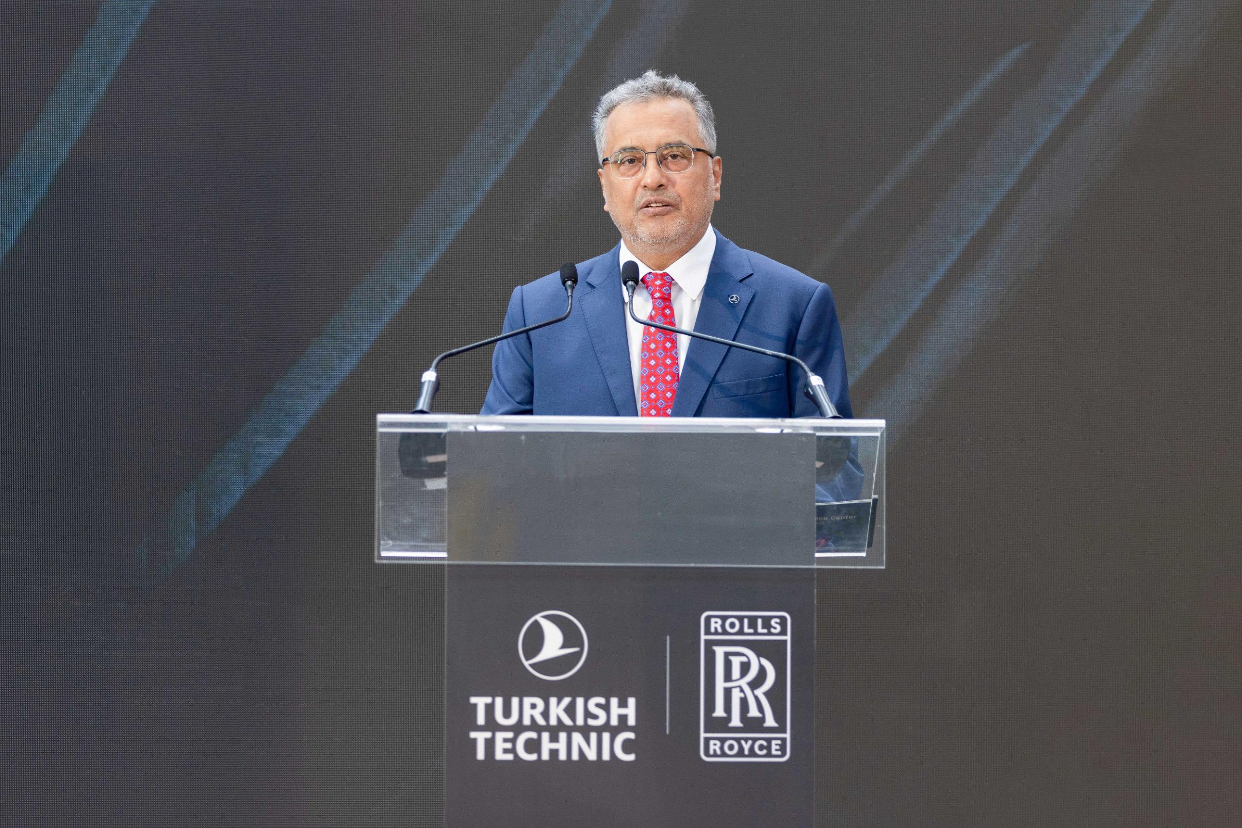 Prof. Ahmet Bolat, Presidente del Consejo de Administración y del Comité Ejecutivo de Turkish Technic Prof. Ahmet Bolat, Presidente del Consejo de Administración y del Comité Ejecutivo de Turkish Technic