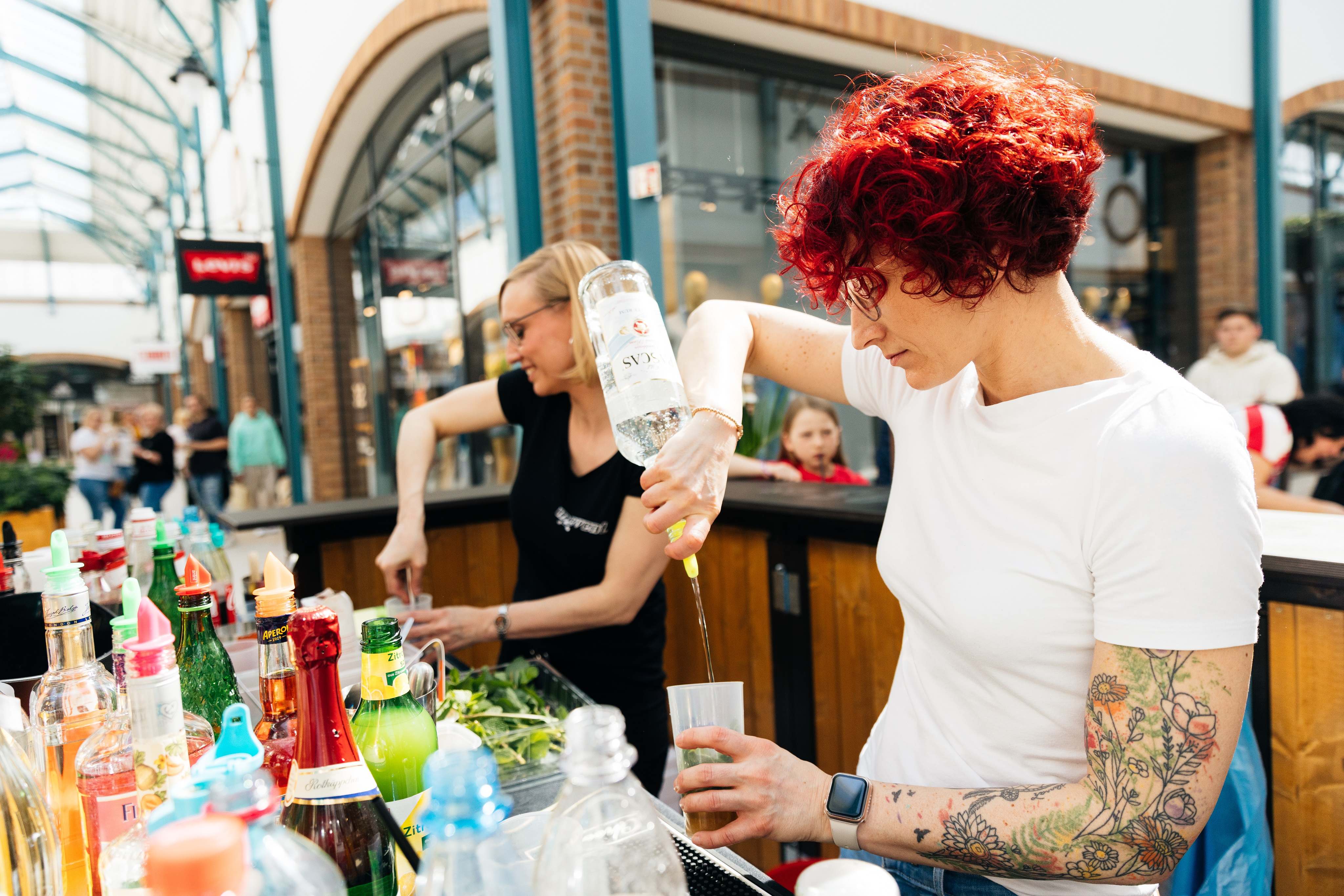 An der Cocktailbar finden Besucher erfrischende Getränke und gute Stimmung. An der Cocktailbar finden Besucher erfrischende Getränke und gute Stimmung.