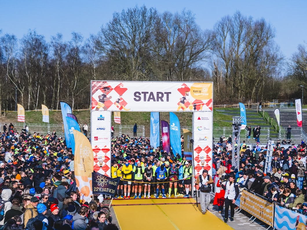 Recordaantal van 1033 teams aan de start van de 100km-run voor Kom op tegen Kanker 