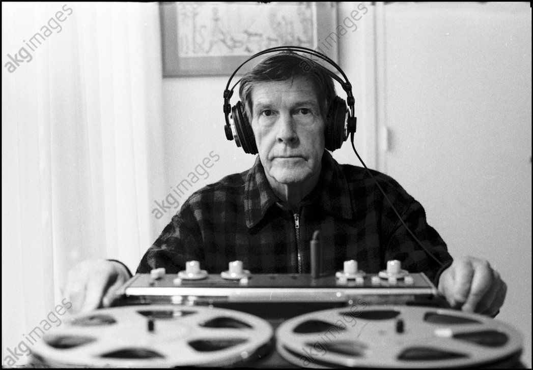 AKG1711257 - John Cage in the house of Dorothea Tanning in Paris. Photo: Marion Kalter