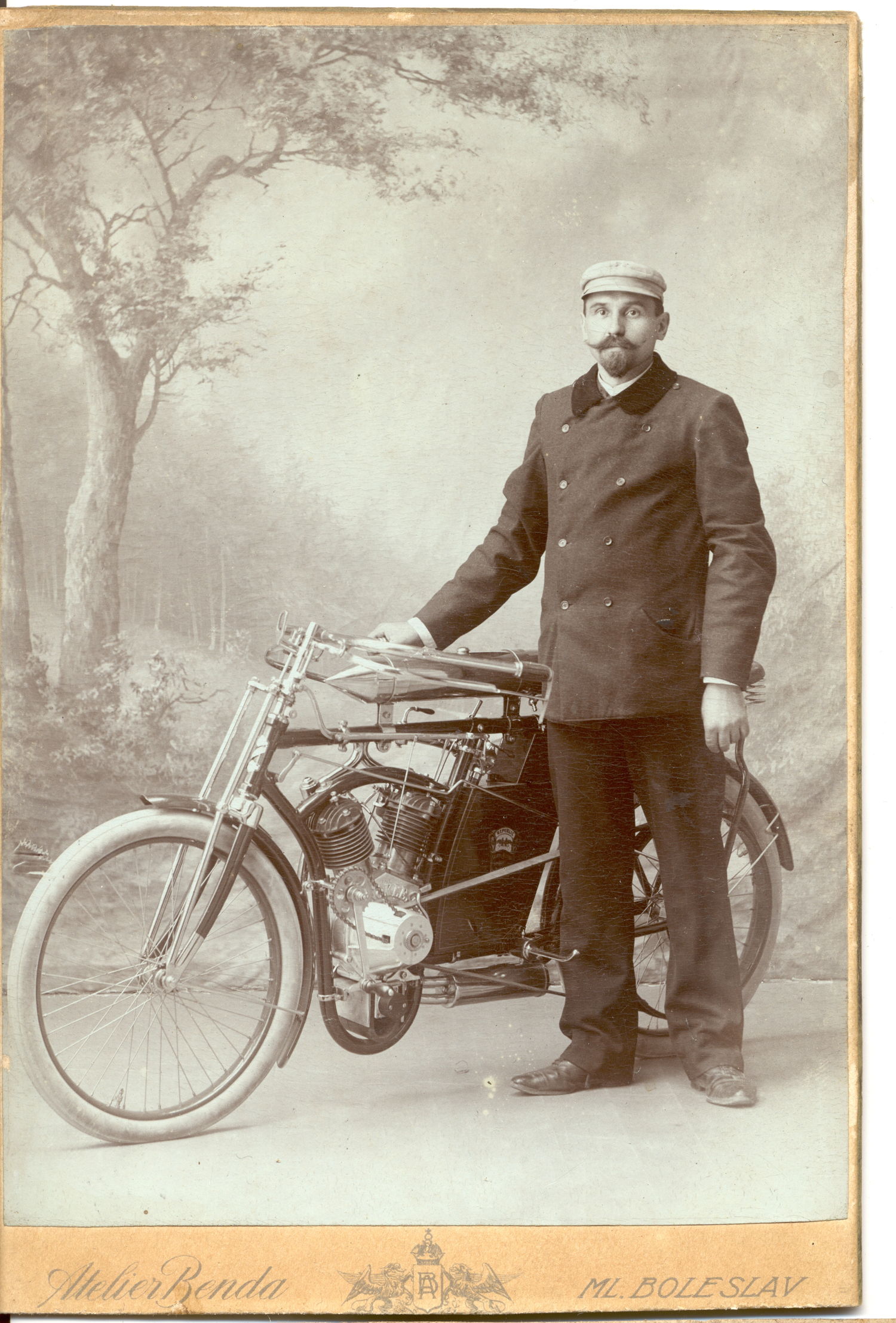 Narcis Podsedníček with a two-cylinder motorcycle: Studio photo of the production manager and first racing team coach from Mladá Boleslav.