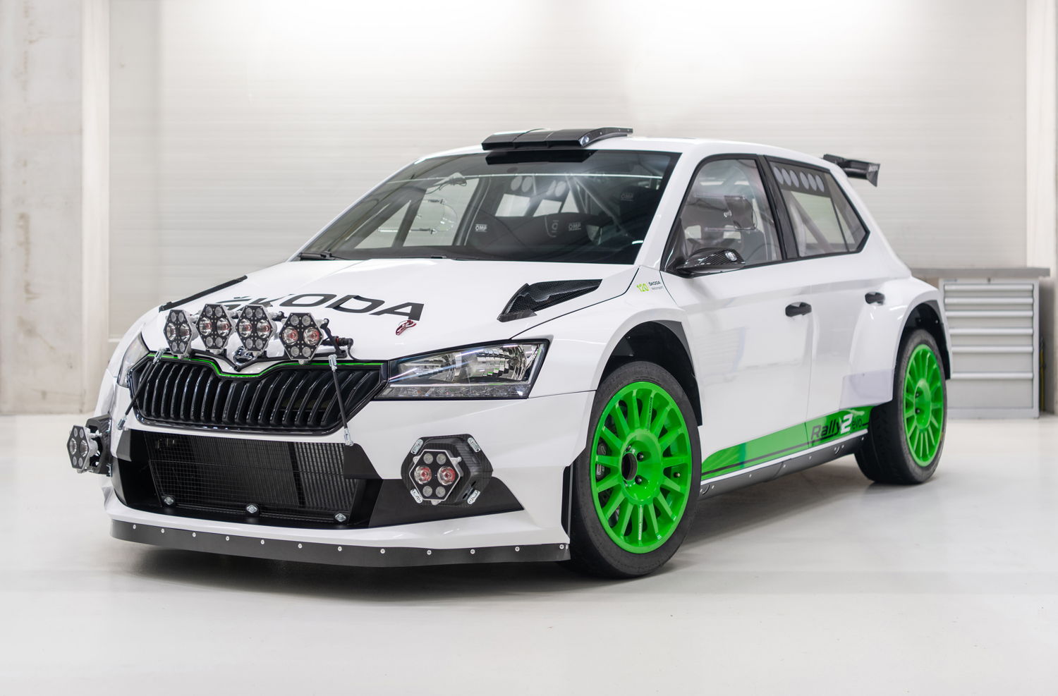 The limited ŠKODA FABIA Rally2 evo Edition 120 comes 
with a whole package of additional equipment including 
LED light pod and green painted magnesium wheels 