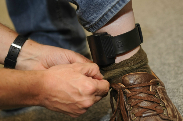 Flemish government launches ankle monitor pilot project for young offenders