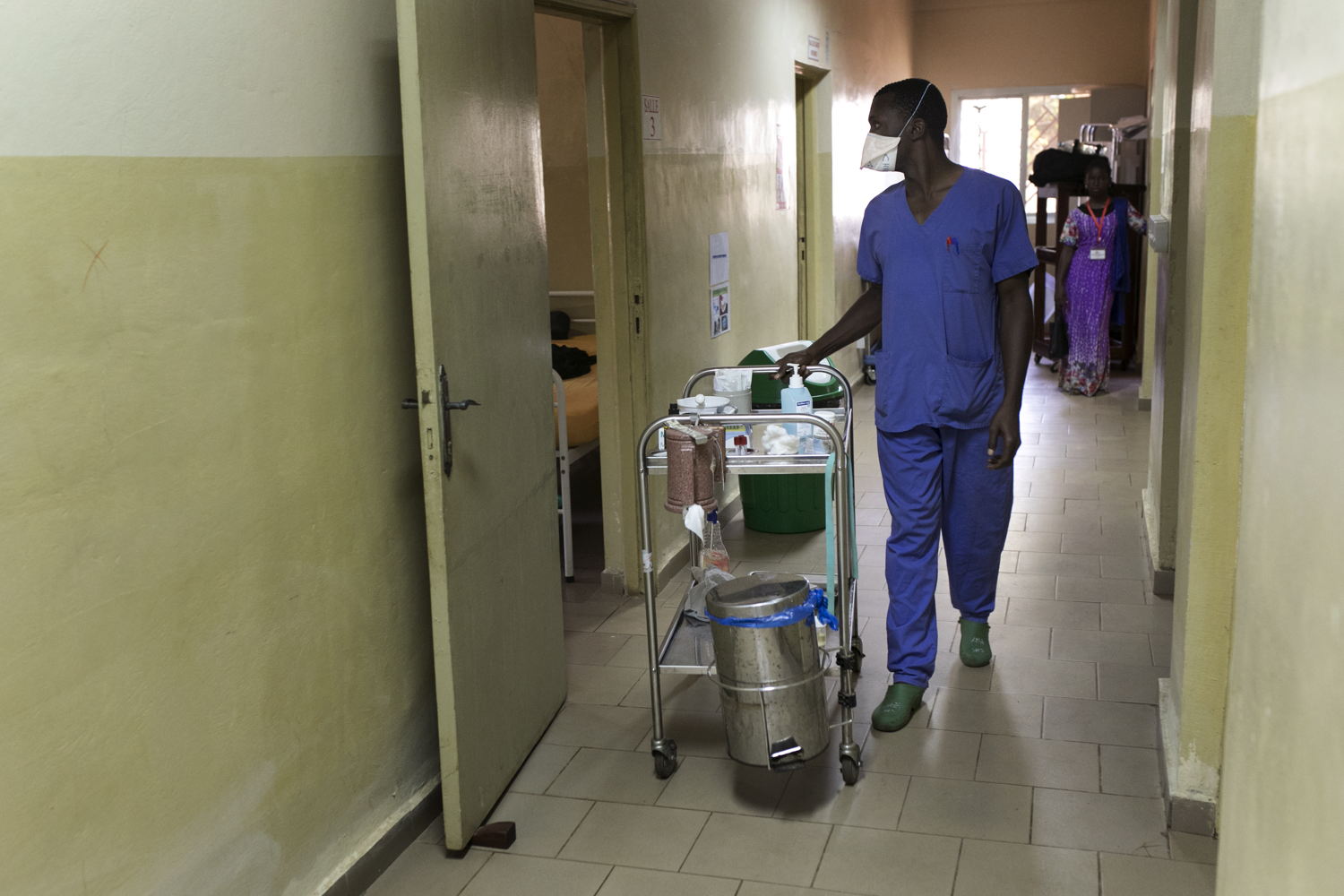 Treating HIV and AIDS in Conakry
An MSF nurse in MSF’s 31 bed medical care unit for AIDS patients at the Unité de Soins, Formation et Recherche (USFR) in Donka Hospital, in partnership with the Guinea Ministry of Health, provides quality, free treatment for people living with diseases resulting from very low immunity caused by HIV including all opportunistic infection (cryptococcal meningitis, Kaposi Sarcoma etc). The center also conducts medical research and provide hands-on medical training with the University of Donka to improve the overall quality of care for advanced AIDS patients in Guinea. Photographer: Albert Masias 