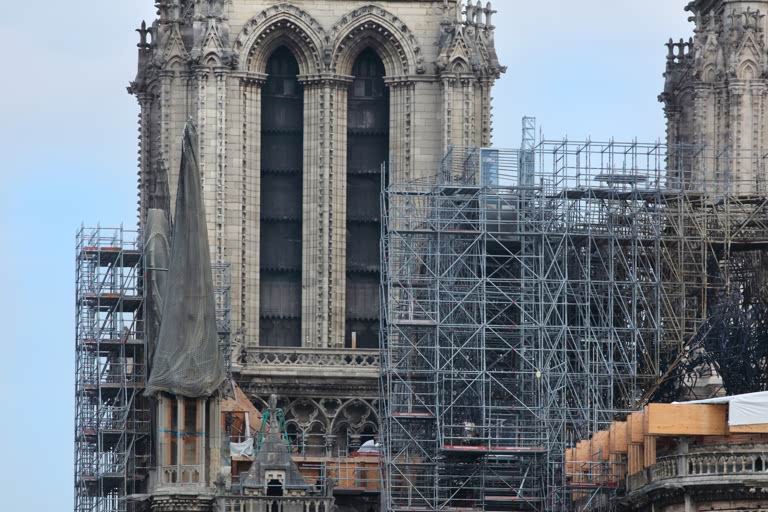 South tower of the Cathedrale Notre-Dame de Paris, or Notre-Dame cathedral, with renovation work taking place on the roof of the nave, photographed on 23rd October 2019 after the fire of 16th April 2019. AKG7980639 © akg-images / Manuel Cohen