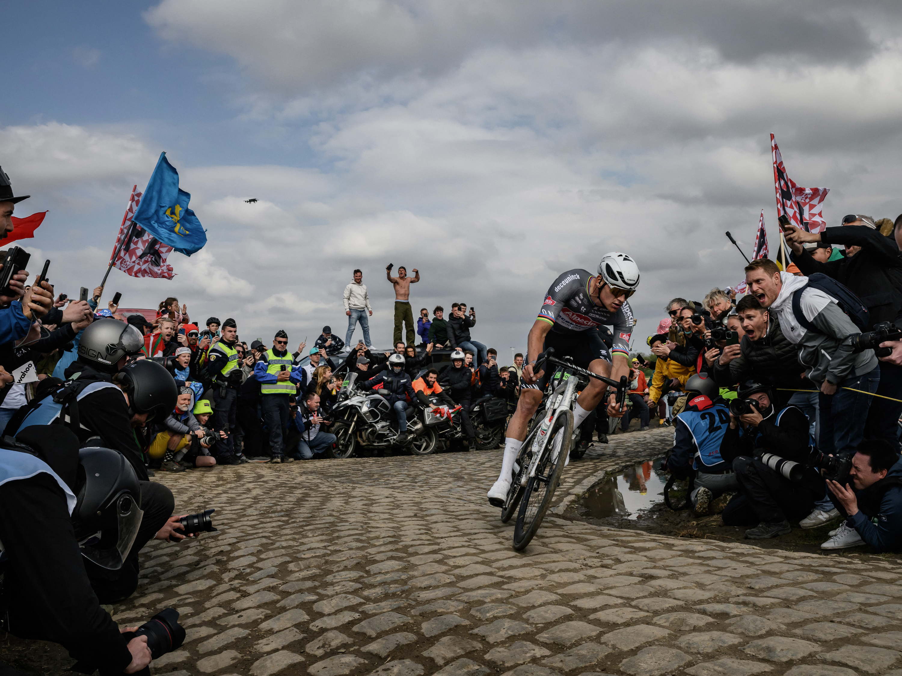 Man who threw bottle at Van der Poel during Paris-Roubaix turns himself in