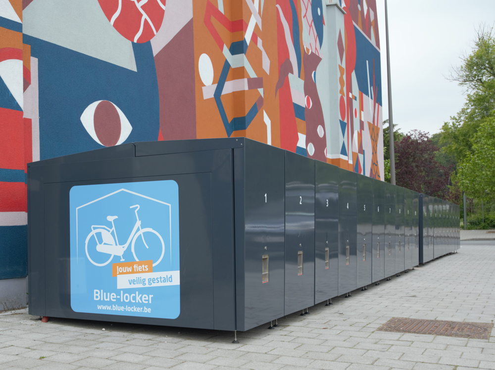 De Blue-locker is ideaal voor pendelaars die de first mile met hun eigen fiets afleggen en de fiets nadien veilig willen stallen en opladen. 