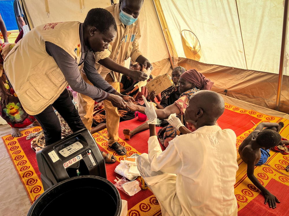 Alors que la violence fait rage dans l'ouest du Darfour, les blessés arrivent par vagues à l'hôpital d'Adré au Tchad, où ils sont pris en charge par les équipes de MSF et du ministère de la Santé. © MSF Alors que la violence fait rage dans l'ouest du Darfour, les blessés arrivent par vagues à l'hôpital d'Adré au Tchad, où ils sont pris en charge par les équipes de MSF et du ministère de la Santé. © MSF