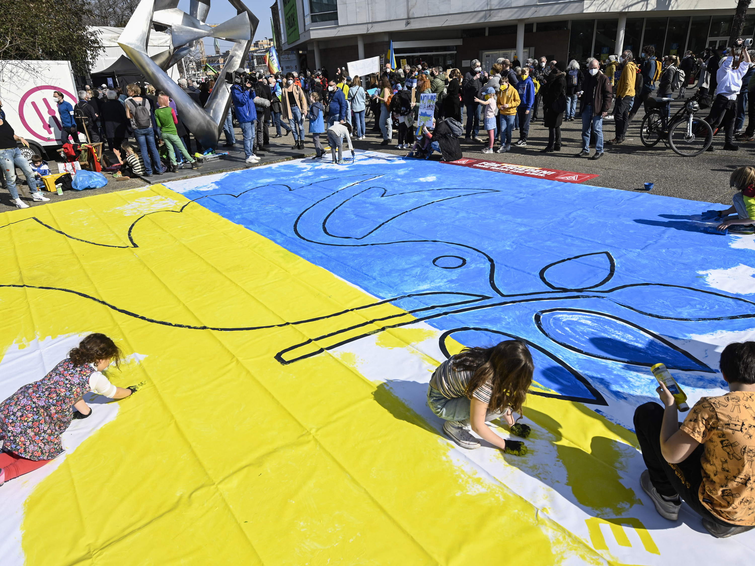 Ukraine and allies demand ceasefire before entering peace talks with Russia