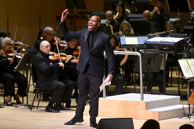 Daniel Bartholomew-Poyser and the TSO (Photo by Jag Gundu/Toronto Symphony Orchestra)