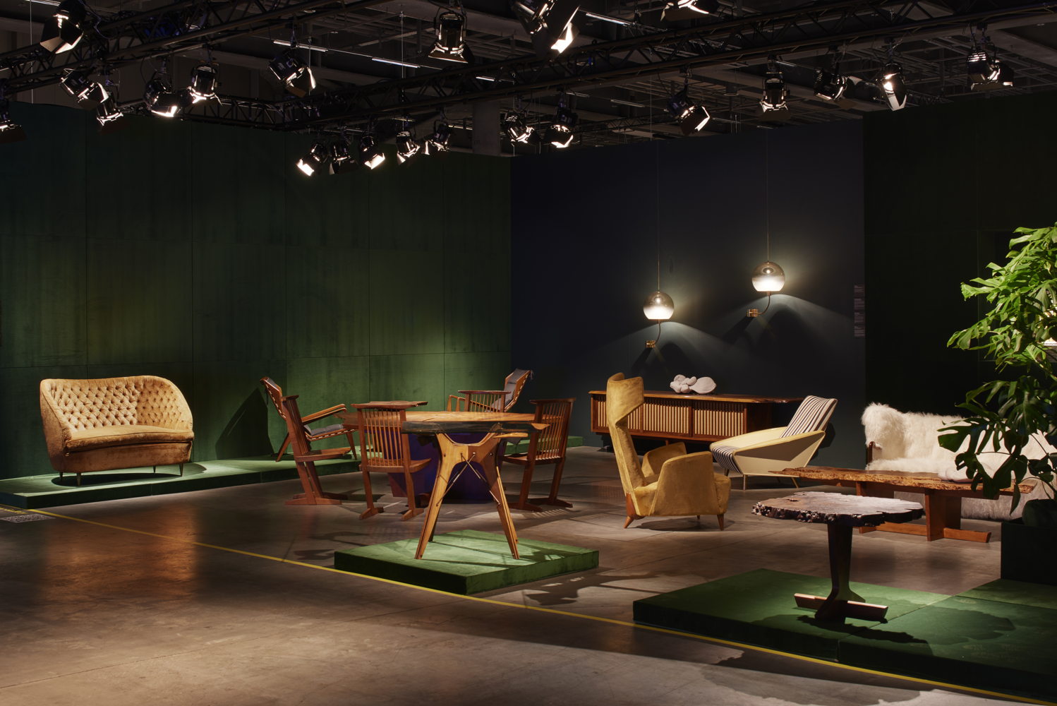 Geoffrey Diner Gallery at Design Miami Basel 2021 (image credit James Harris) (1)