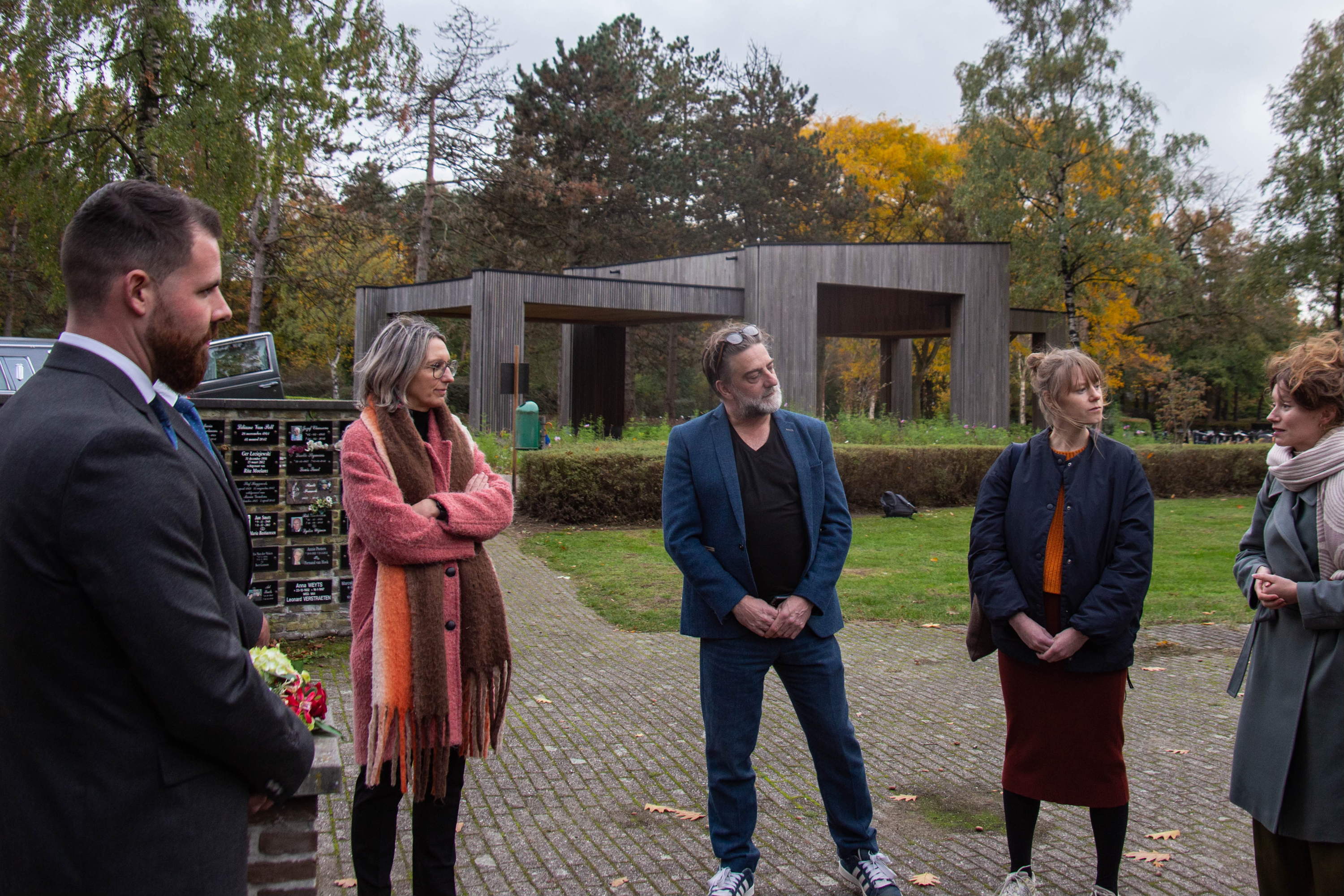 ‘Eenzame Uitvaarten’ gaat van start in Turnhout: overledenen zonder familie krijgen warm afscheid met persoonlijk gedicht