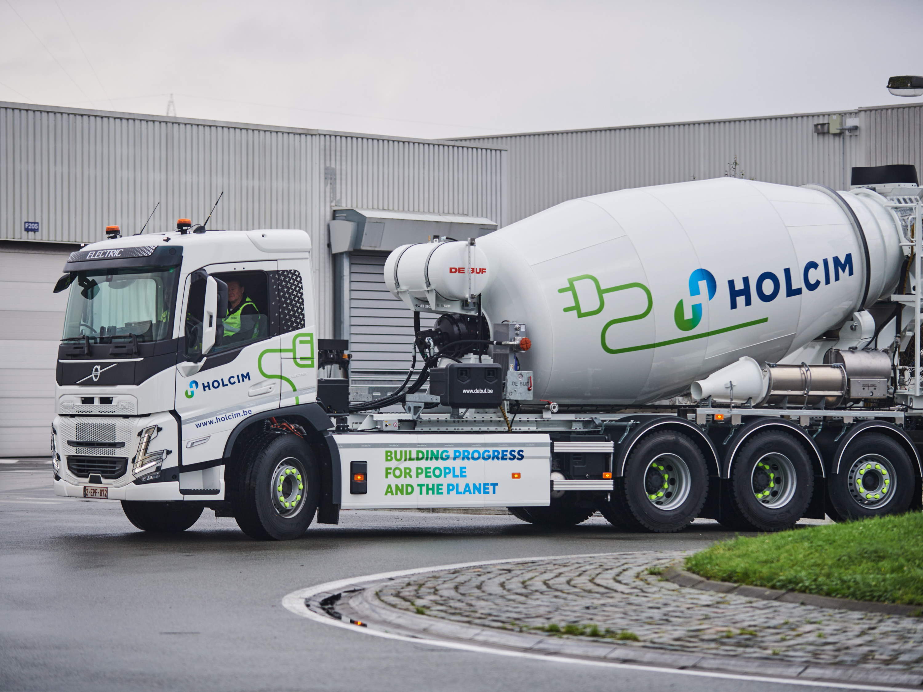 Holcim neemt de eerste 100% elektrische betonmixer van België in gebruik 