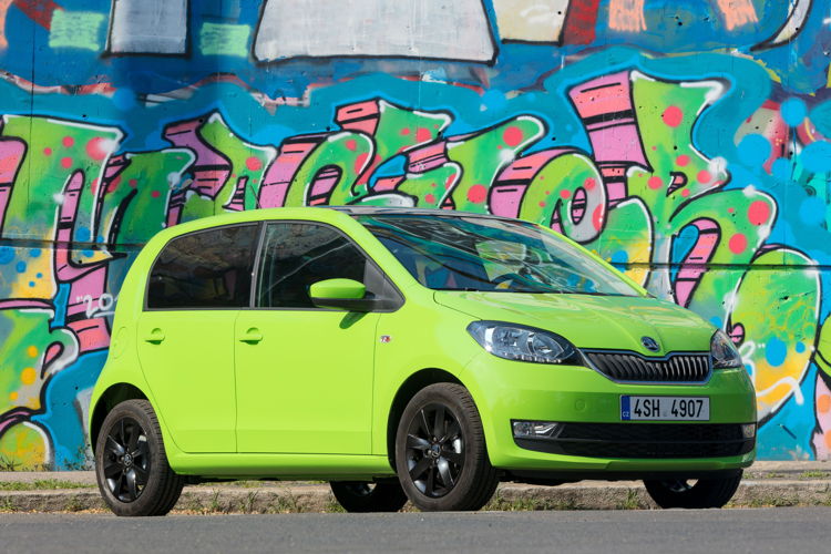 With a length of 3,597 mm, width of 1,645 mm and height of 1,478 mm, the ŠKODA CITIGO is one of the most compact yet spacious cars in its segment.