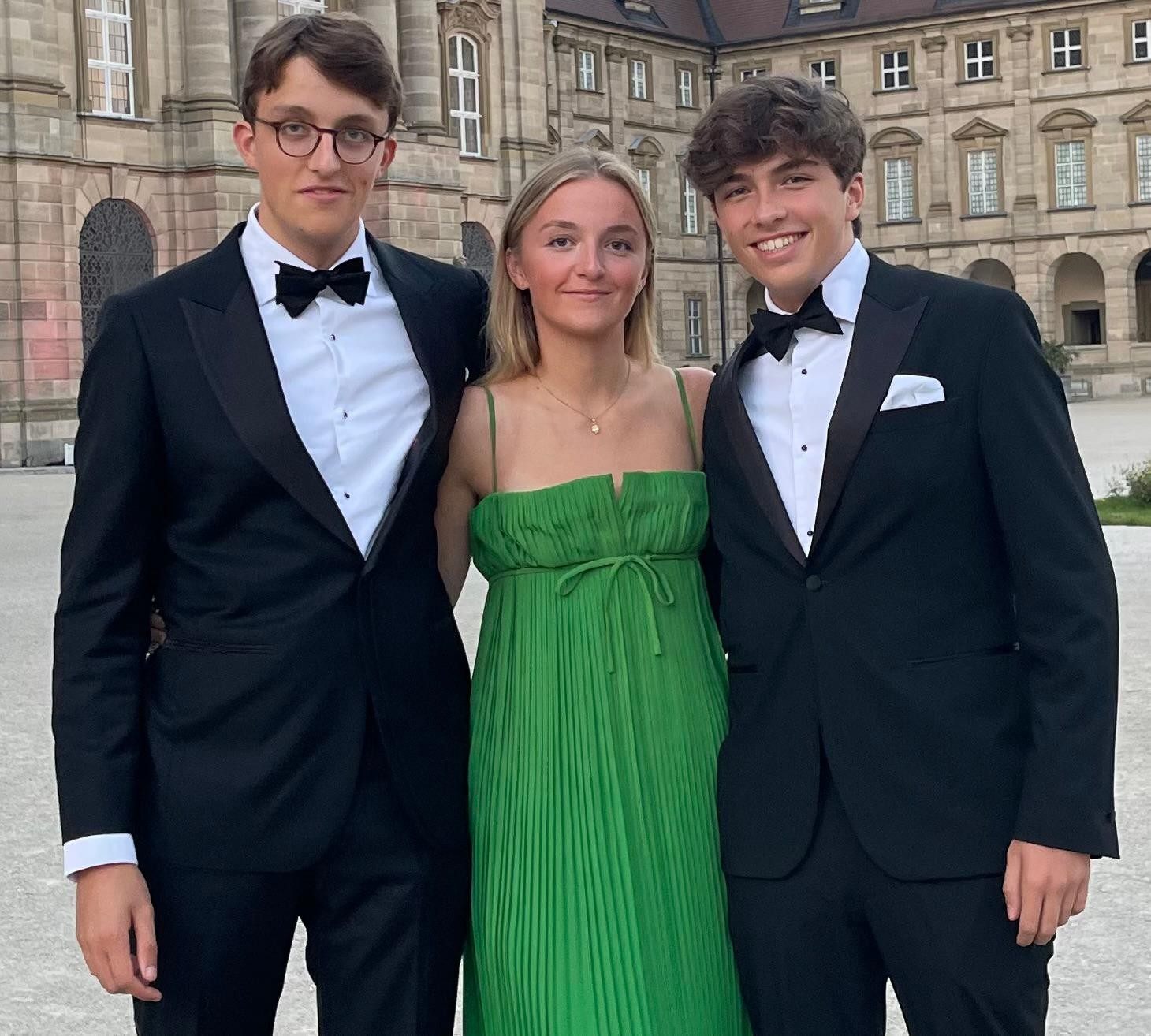 BELGISCHE KÖNIGSFAMILIE IN SPA: PRINZESSIN LOUISE, PRINZ AYMERIC UND PRINZ NICOLAS TREFFEN SICH MIT DEM BELGISCHEN TEAM WRT UND UGO DE WILDE