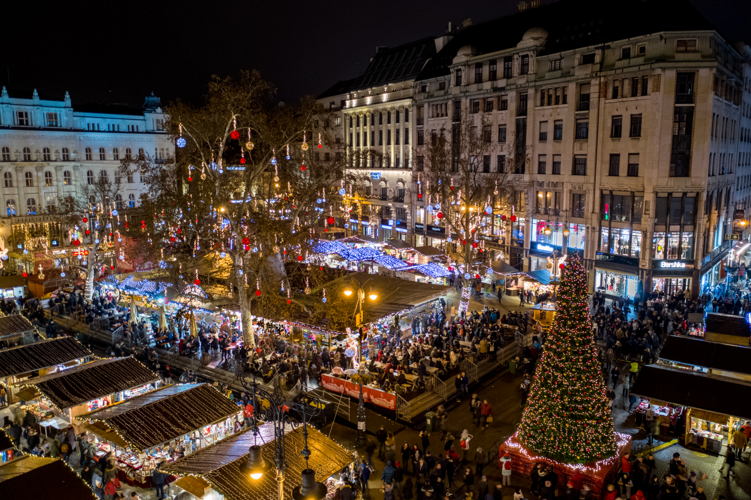 Vorosmarty square Christmas fair 