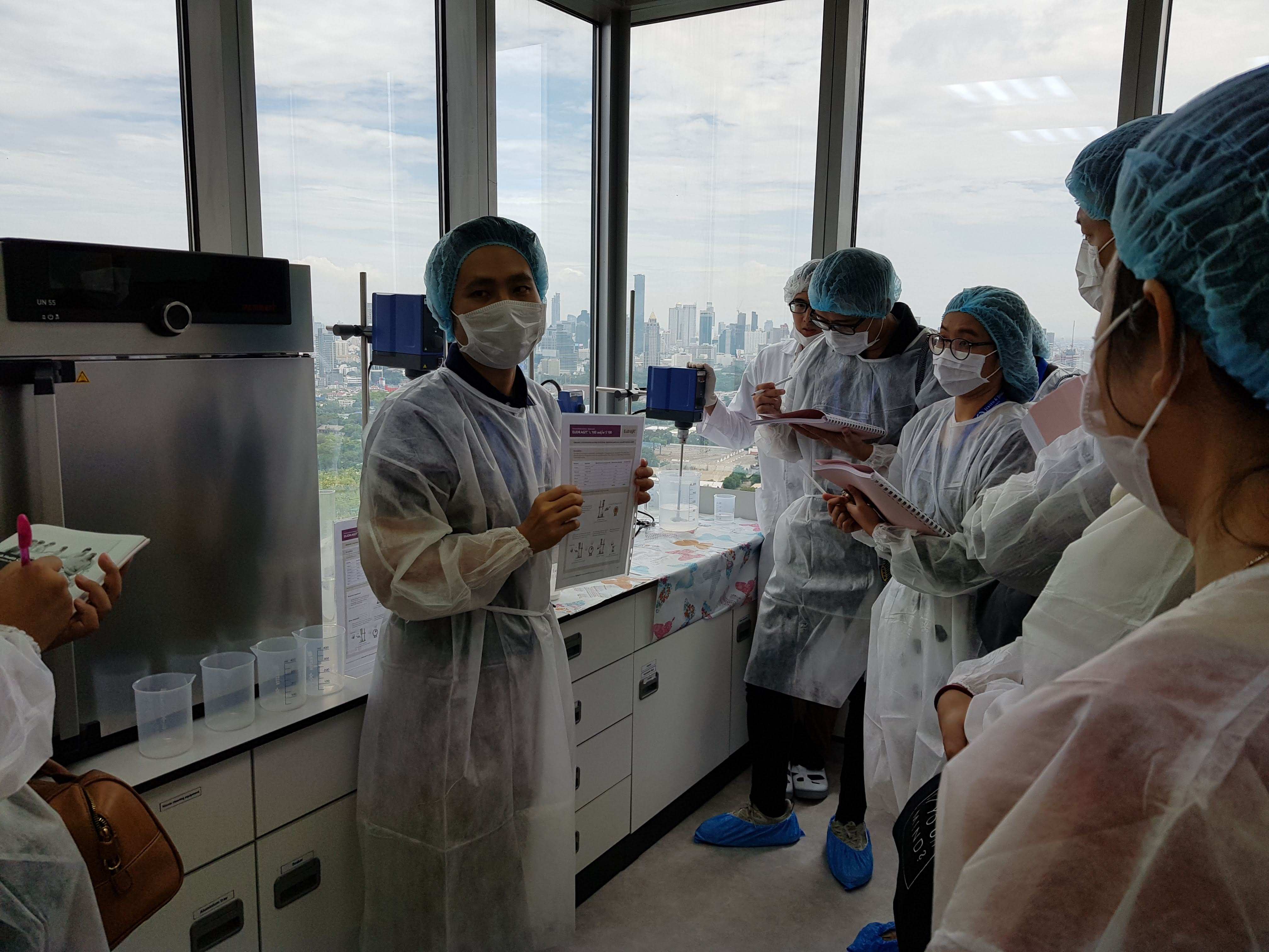 Participants benefited from a live lab demonstration during the workshop. Participants benefited from a live lab demonstration during the workshop.
