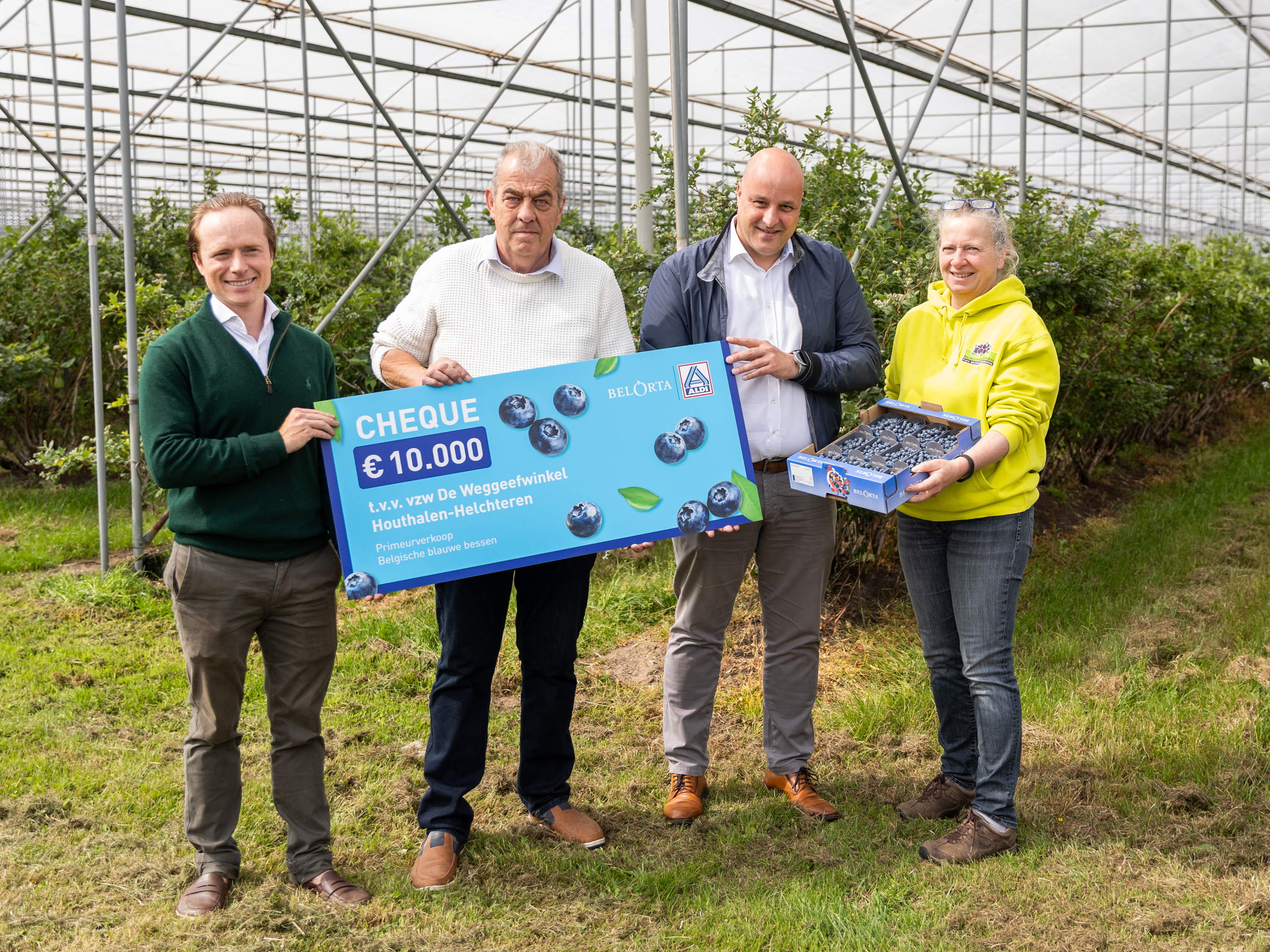 ALDI achète la première caisse de myrtilles belges