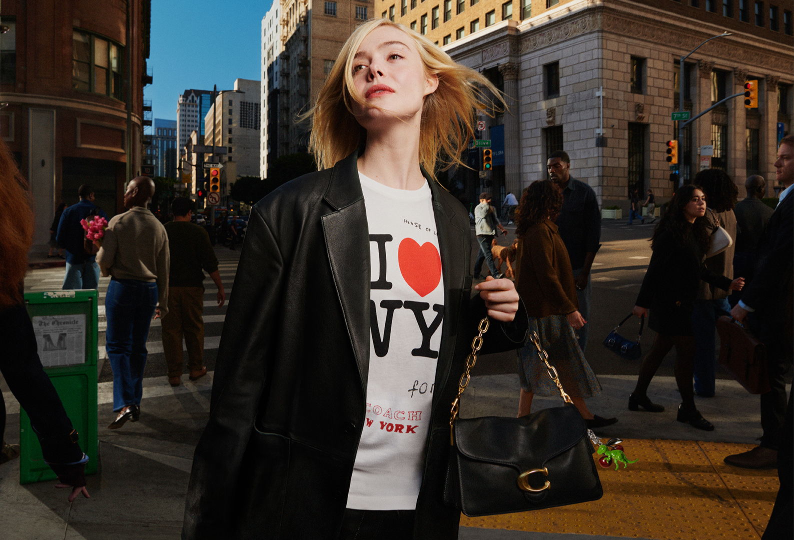 Elle Fanning con su Chain Tabby Elle Fanning con su Chain Tabby