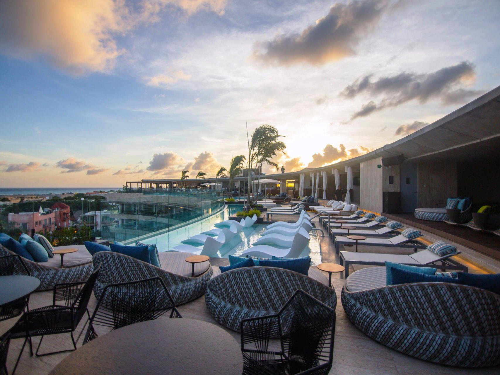 THOMPSON PLAYA EL CARMEN: ARQUITECTURA Y DISEÑO QUE ROMPEN ESQUEMAS