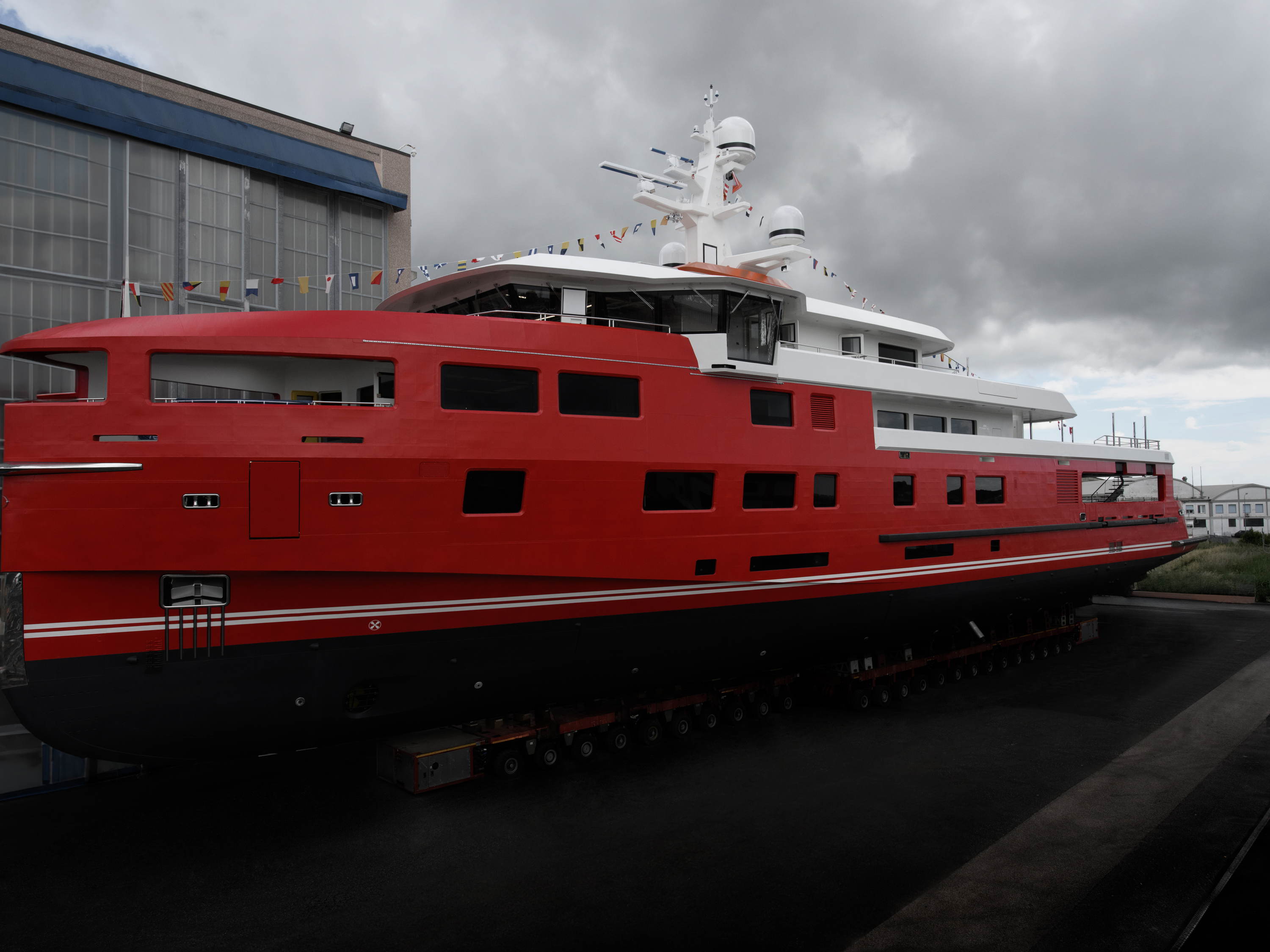 ROSSINAVI LAUNCHES M/Y AKULA, THE SHIPYARD’S FIRST EXPEDITION YACHT