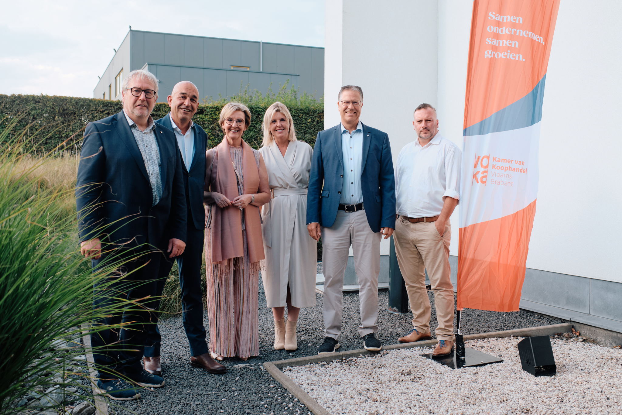 V.l.n.r Gedeputeerde Bart Nevens, gedelegeerd bestuurder van Voka-KvK Vlaams-Brabant Kris Claes, Gedeputeerde Ann Schevenels, voorzitter van Voka-KvK Vlaams-Brabant Daniëlle Vanwesenbeeck, Gedeputeerde Tom Dehaene en Gedeputeerde Gunther Coppens V.l.n.r Gedeputeerde Bart Nevens, gedelegeerd bestuurder van Voka-KvK Vlaams-Brabant Kris Claes, Gedeputeerde Ann Schevenels, voorzitter van Voka-KvK Vlaams-Brabant Daniëlle Vanwesenbeeck, Gedeputeerde Tom Dehaene en Gedeputeerde Gunther Coppens
