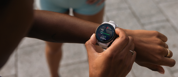 Garmin lanceert de nieuwe Forerunner 165: budget-en gebruiksvriendelijke smartwatch voor lopers van elk niveau