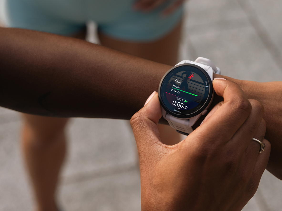 Garmin lanceert de nieuwe Forerunner 165: budget-en gebruiksvriendelijke smartwatch voor lopers van elk niveau