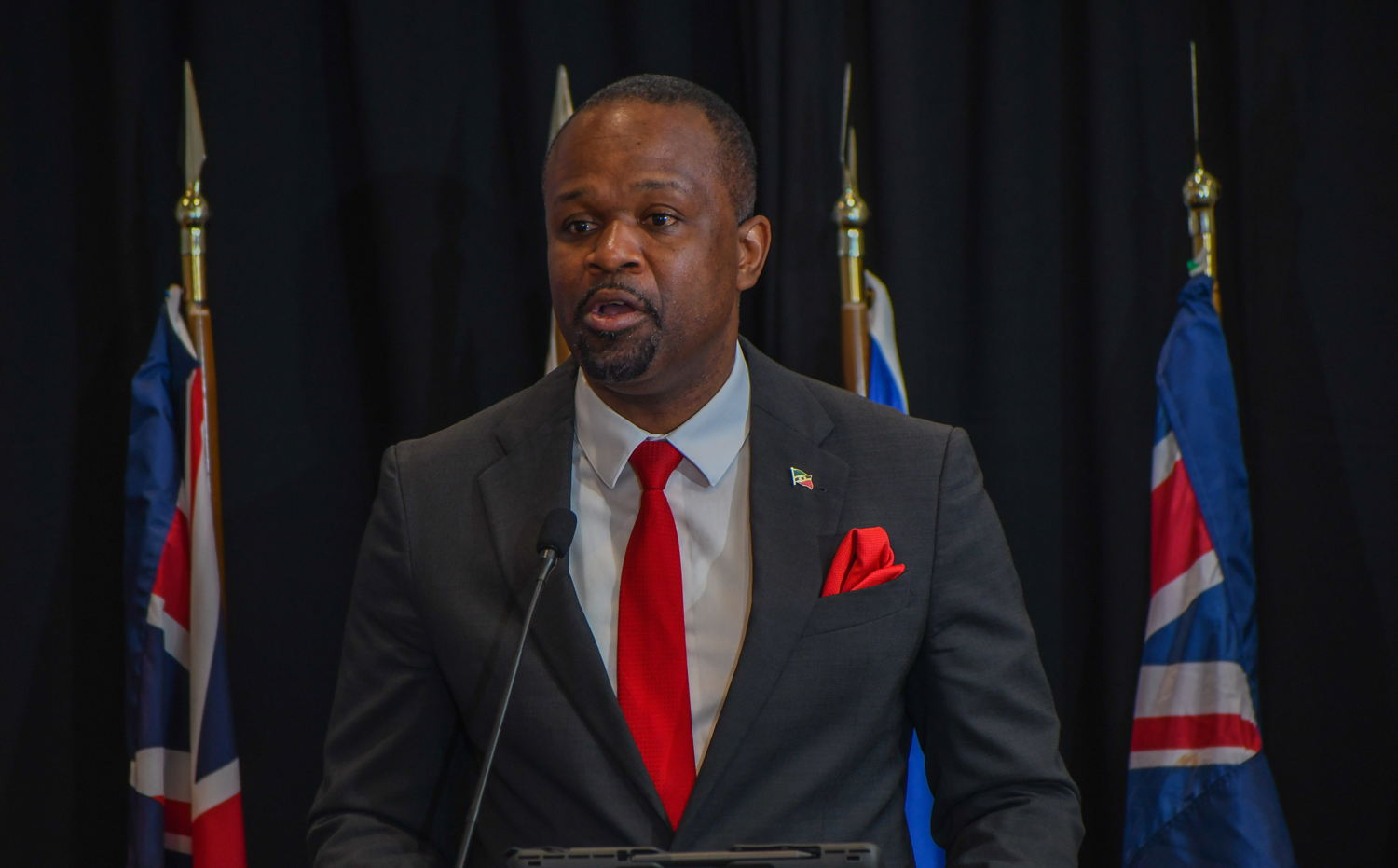 Hon. Konris Maynard, de St Kitts et Nevis, président du Conseil des ministres de l'Énergie